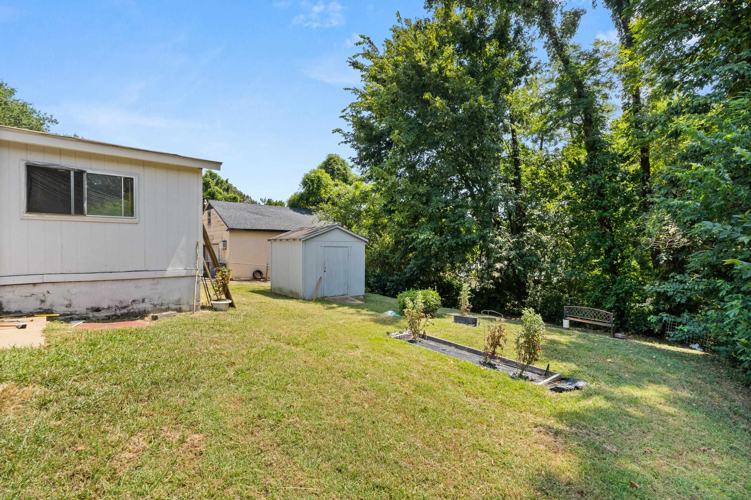 933 Western Park Dr Property Photo 5