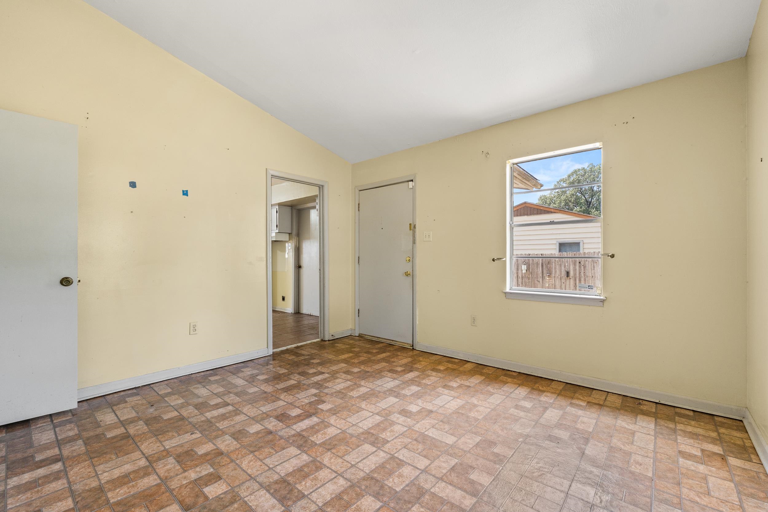 933 Western Park Dr Property Photo 6