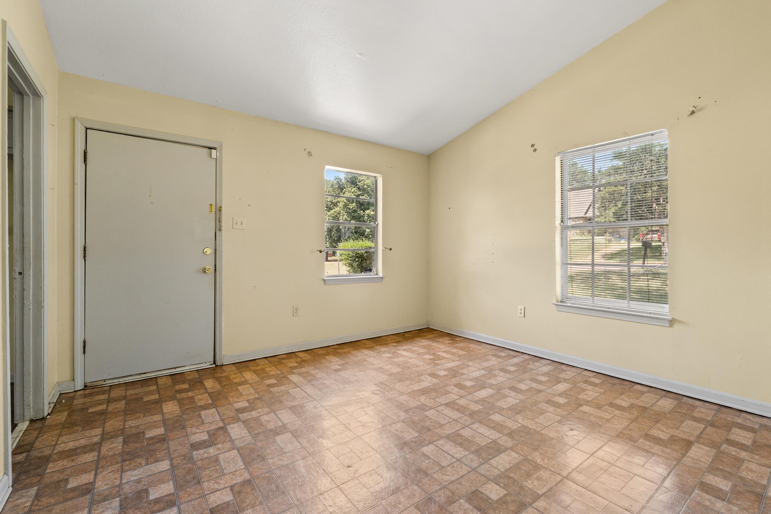 933 Western Park Dr Property Photo 7