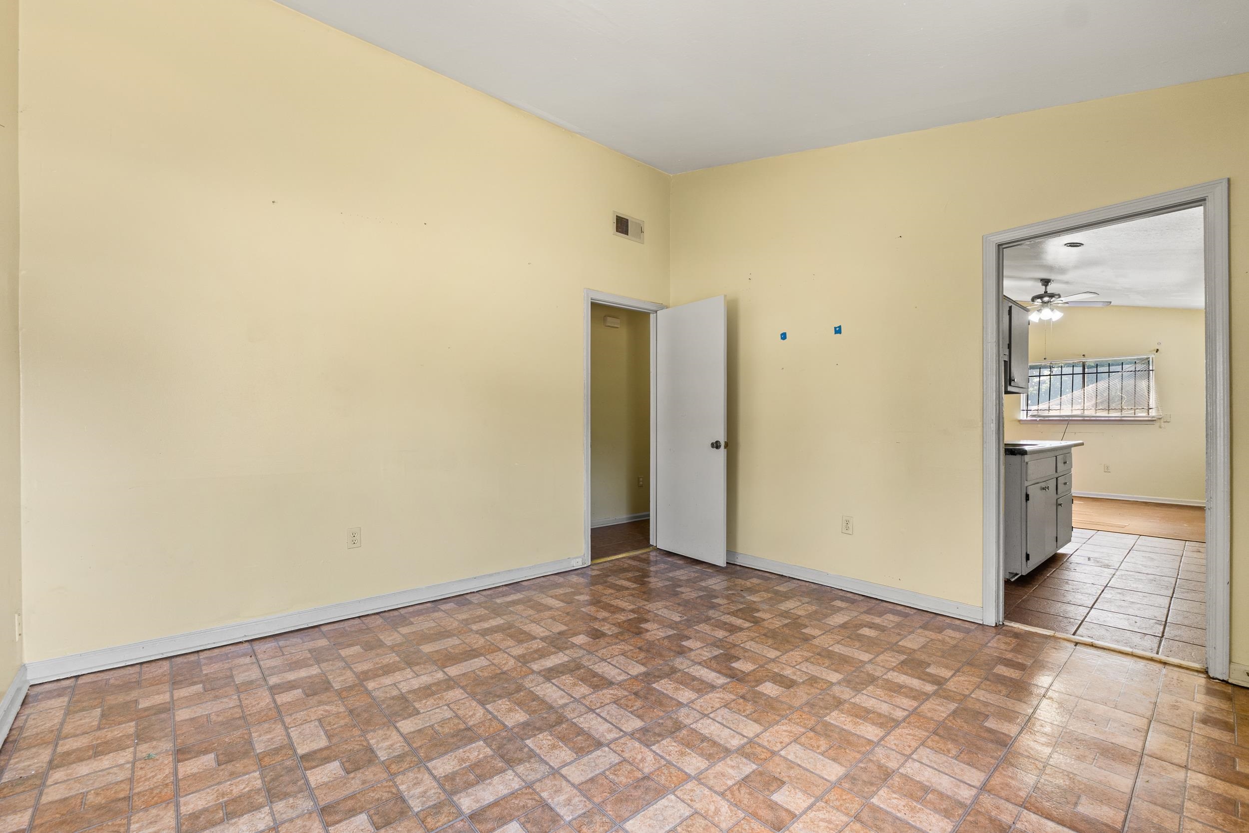 933 Western Park Dr Property Photo 8