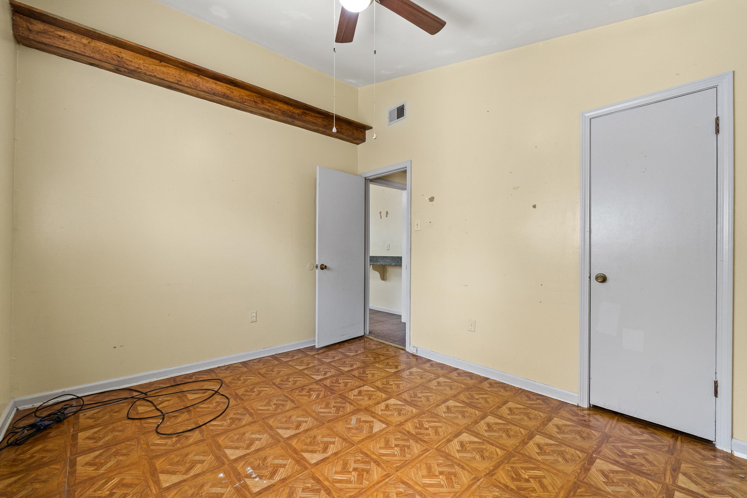 933 Western Park Dr Property Photo 15