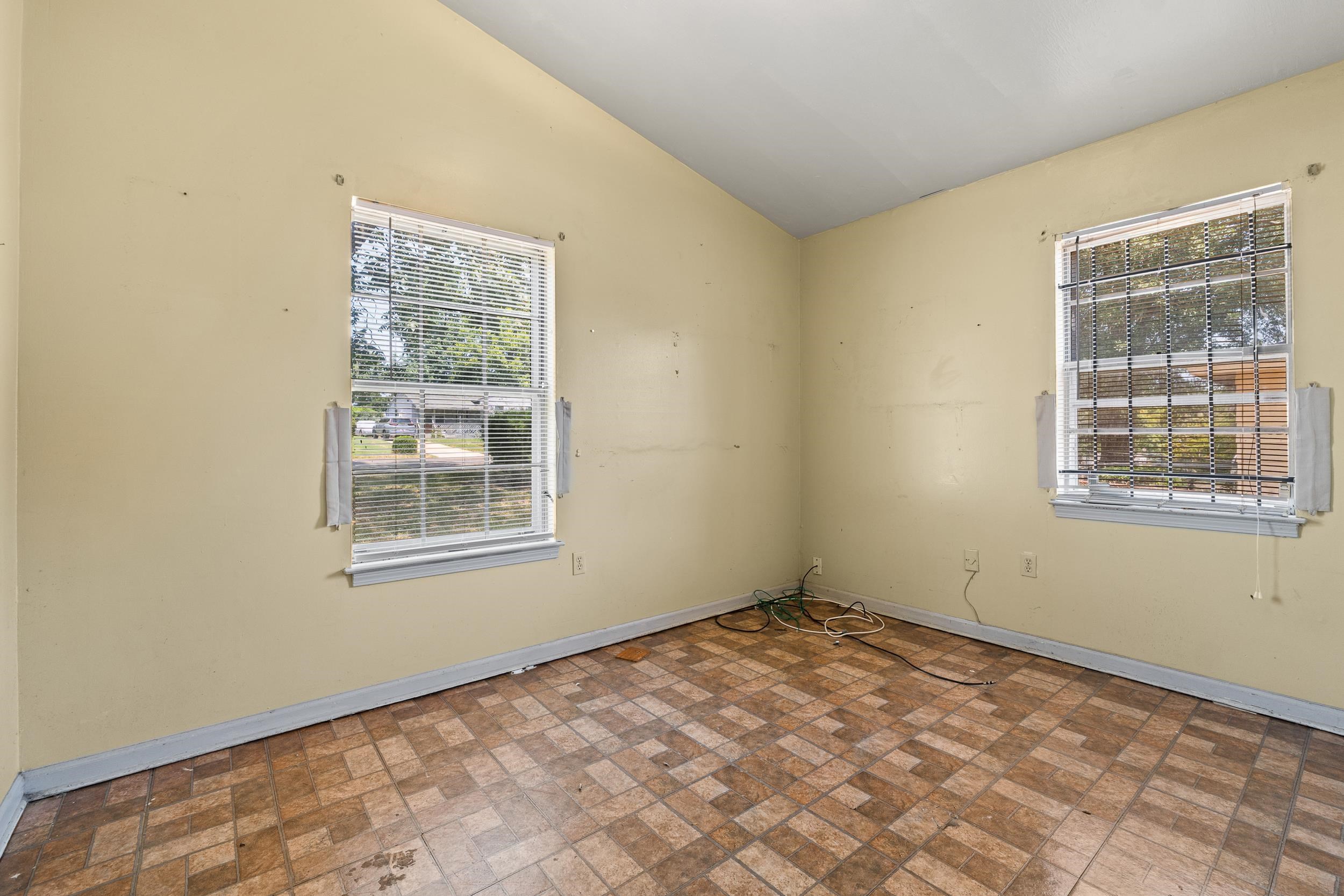 933 Western Park Dr Property Photo 20