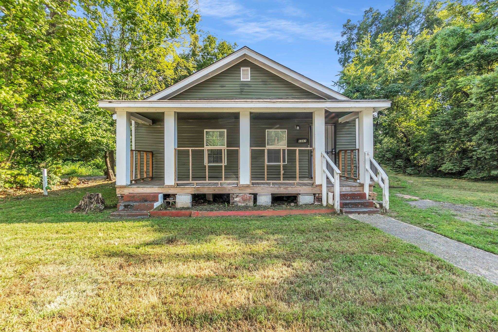 1347 E Trigg Ave Property Photo 1