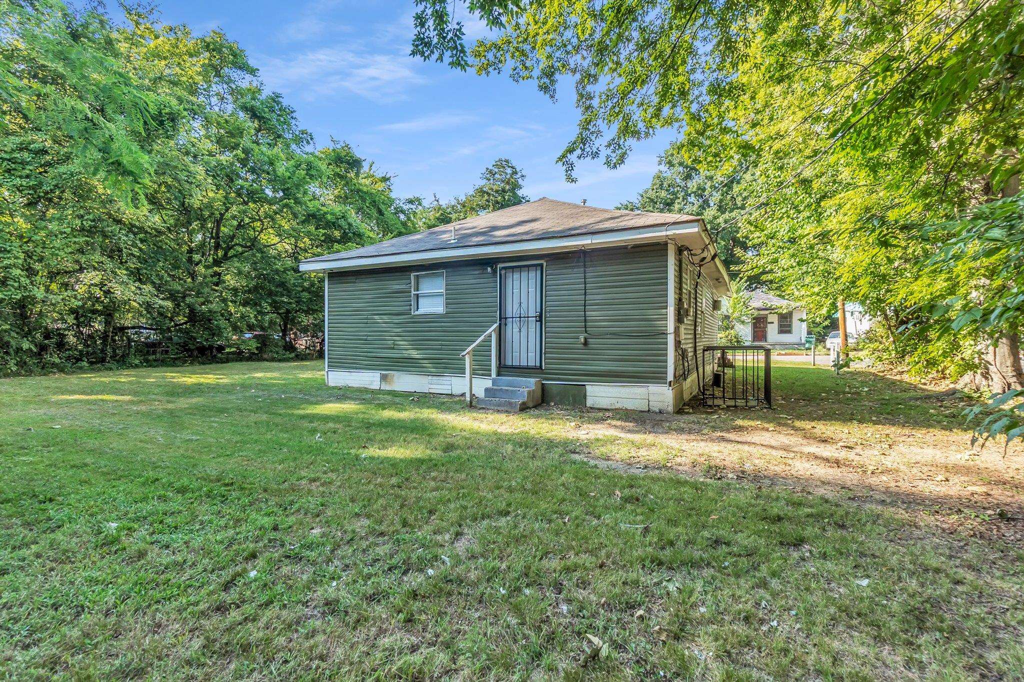 1347 E Trigg Ave Property Photo 16