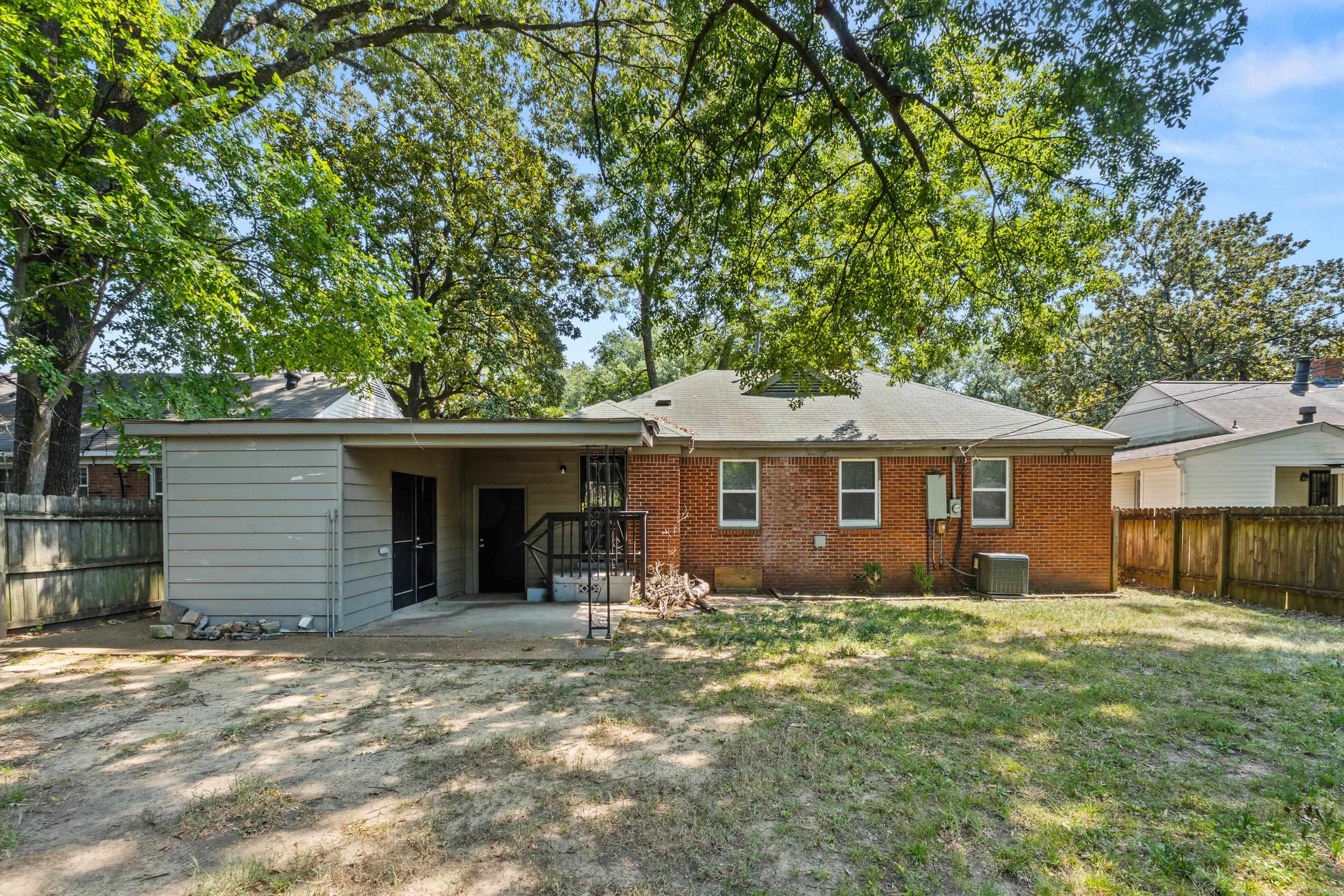 1285 Merrycrest Dr Property Photo 3
