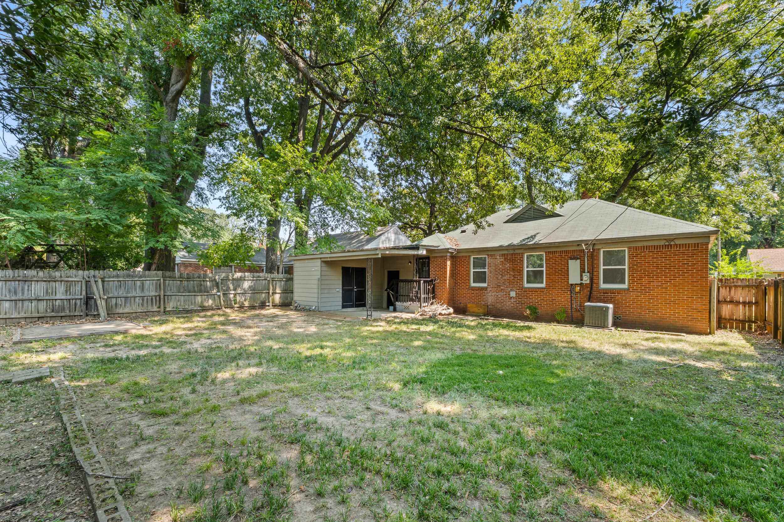 1285 Merrycrest Dr Property Photo 4
