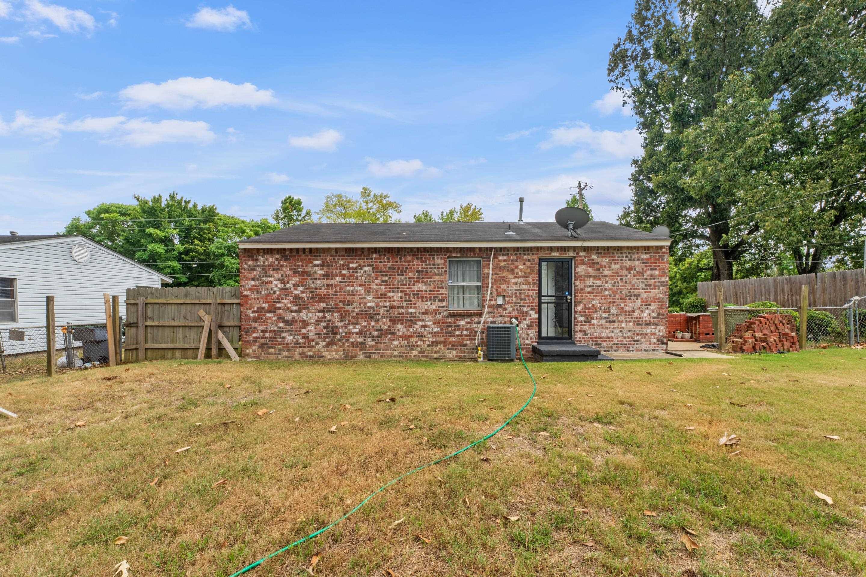 416 W Holmes Rd Property Photo 18