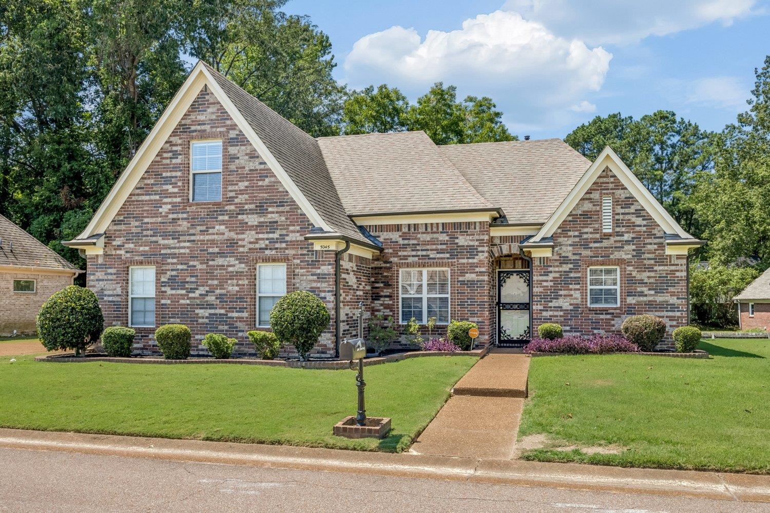 5045 VONELL WAY