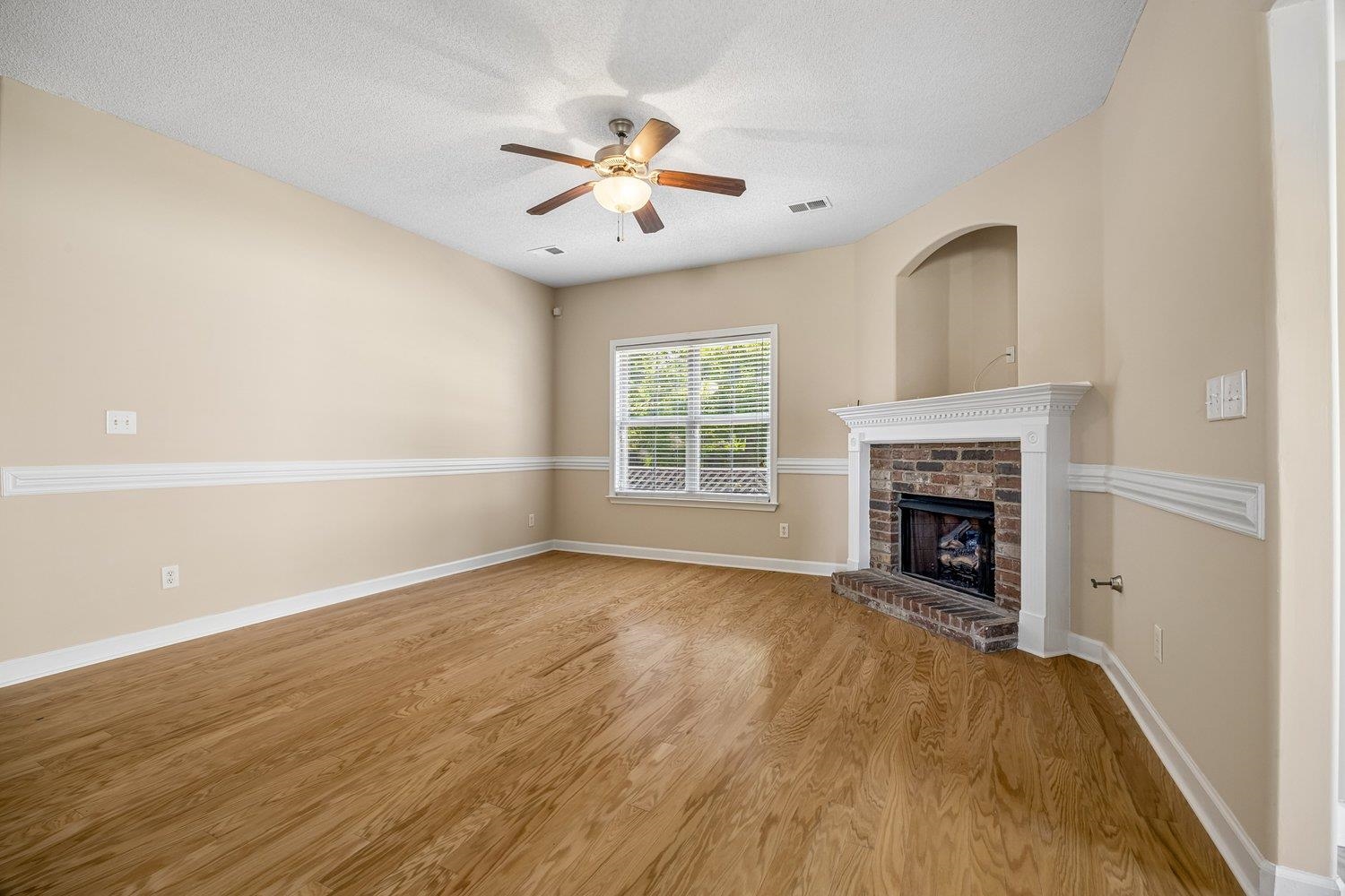 5045 Vonell Way Property Photo 5