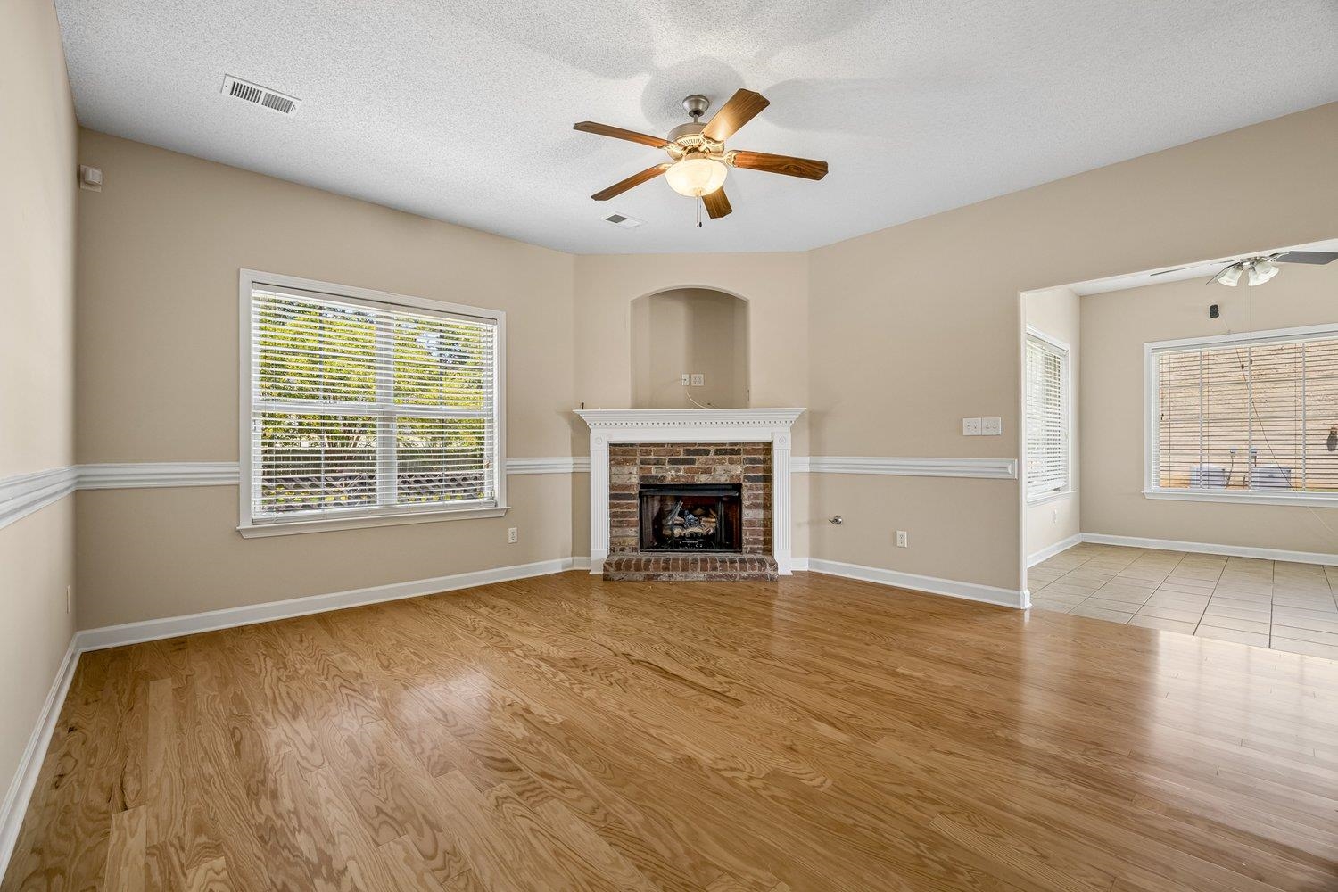 5045 Vonell Way Property Photo 6
