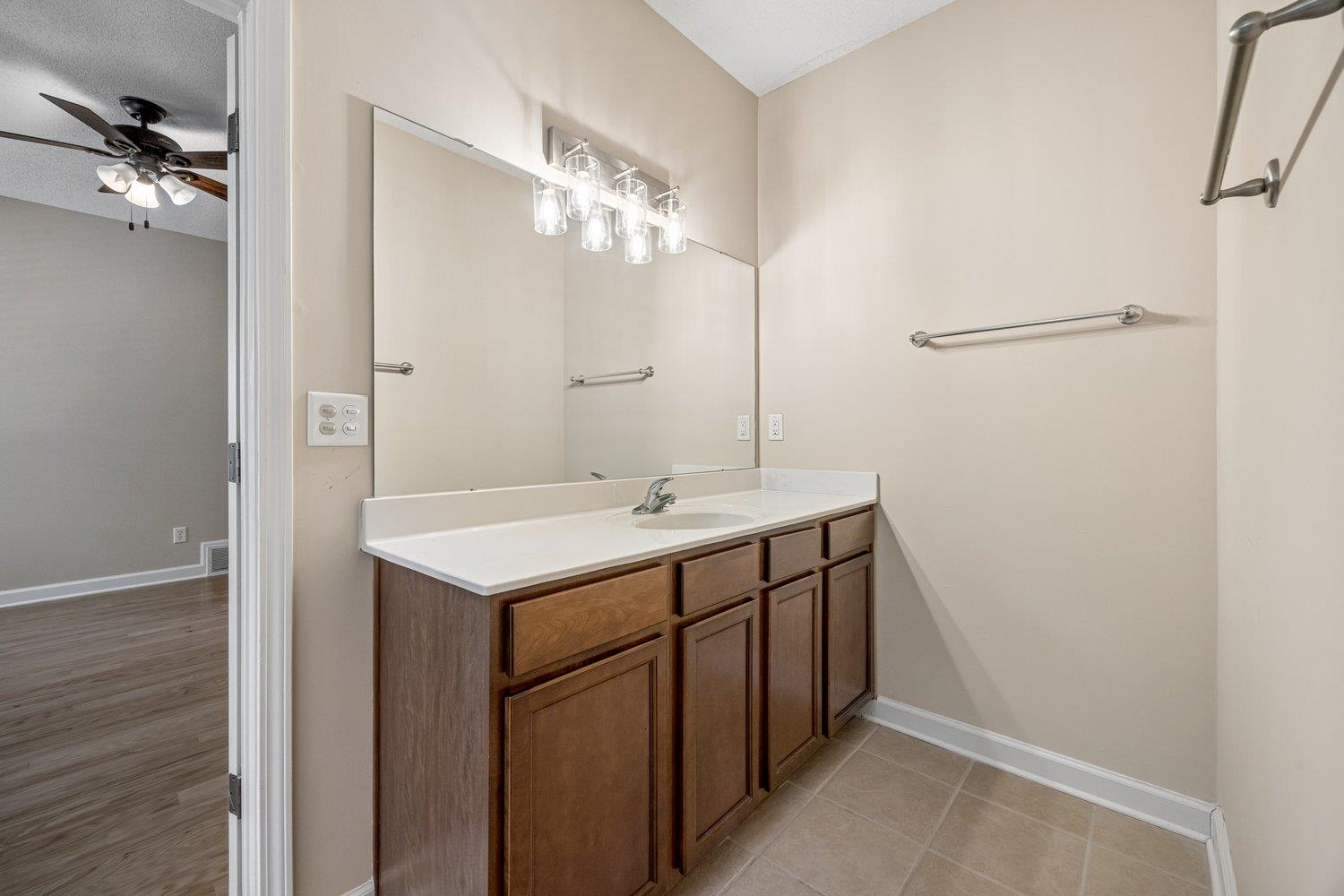 5045 Vonell Way Property Photo 12