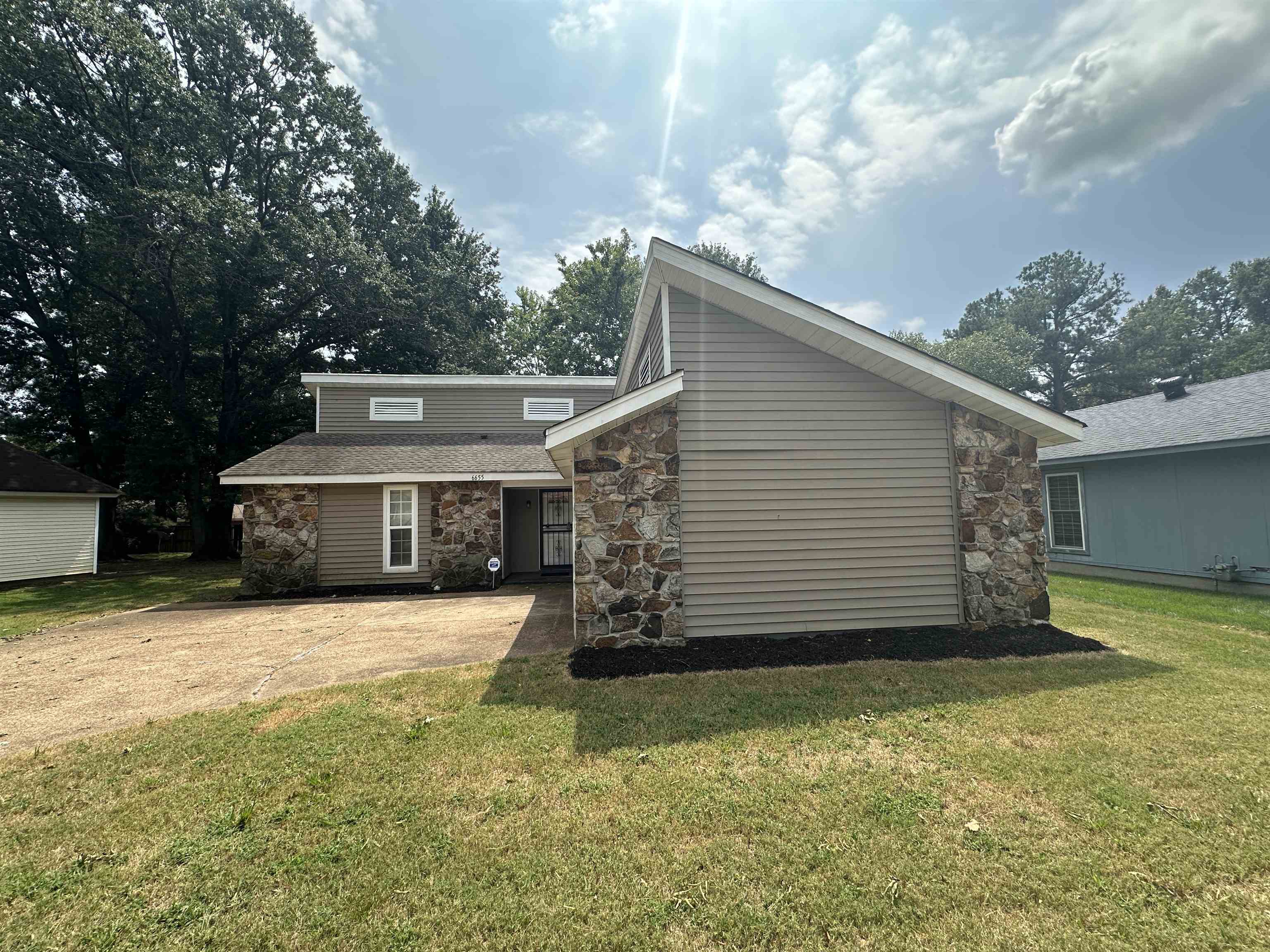 6655 CHESAPEAKE DR Property Photo 1