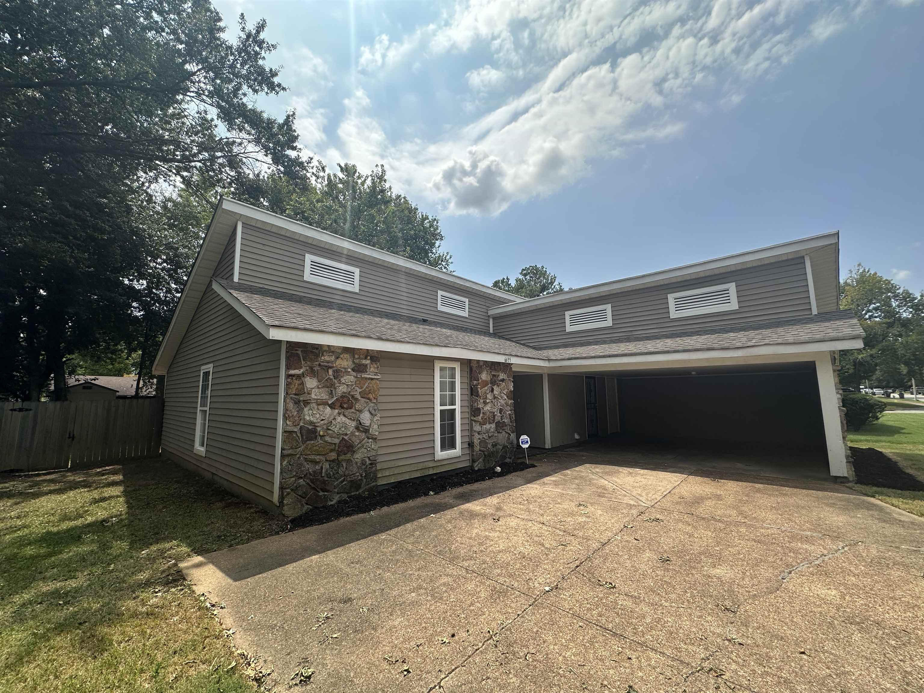 6655 Chesapeake Dr Property Photo 2