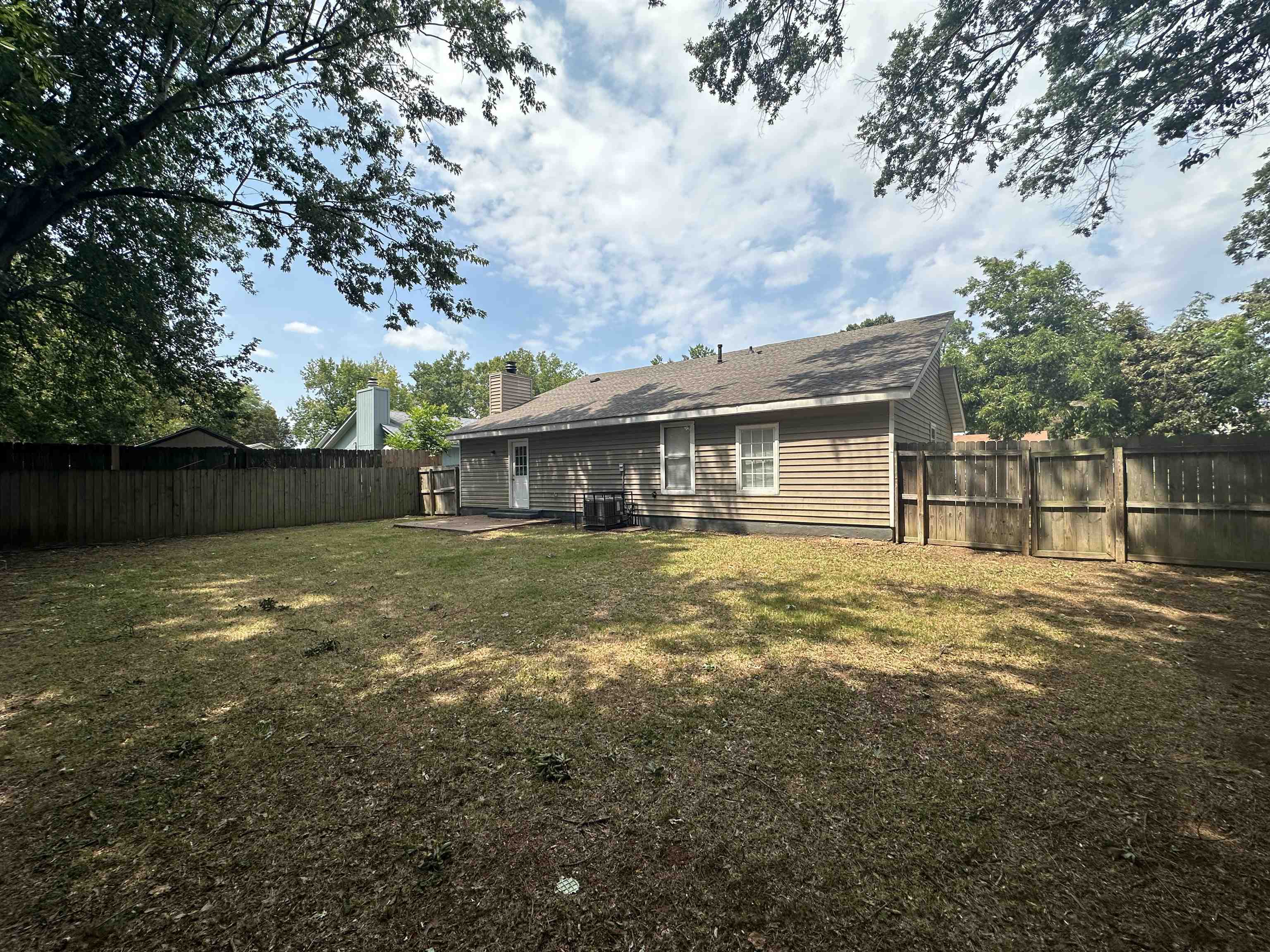 6655 Chesapeake Dr Property Photo 3