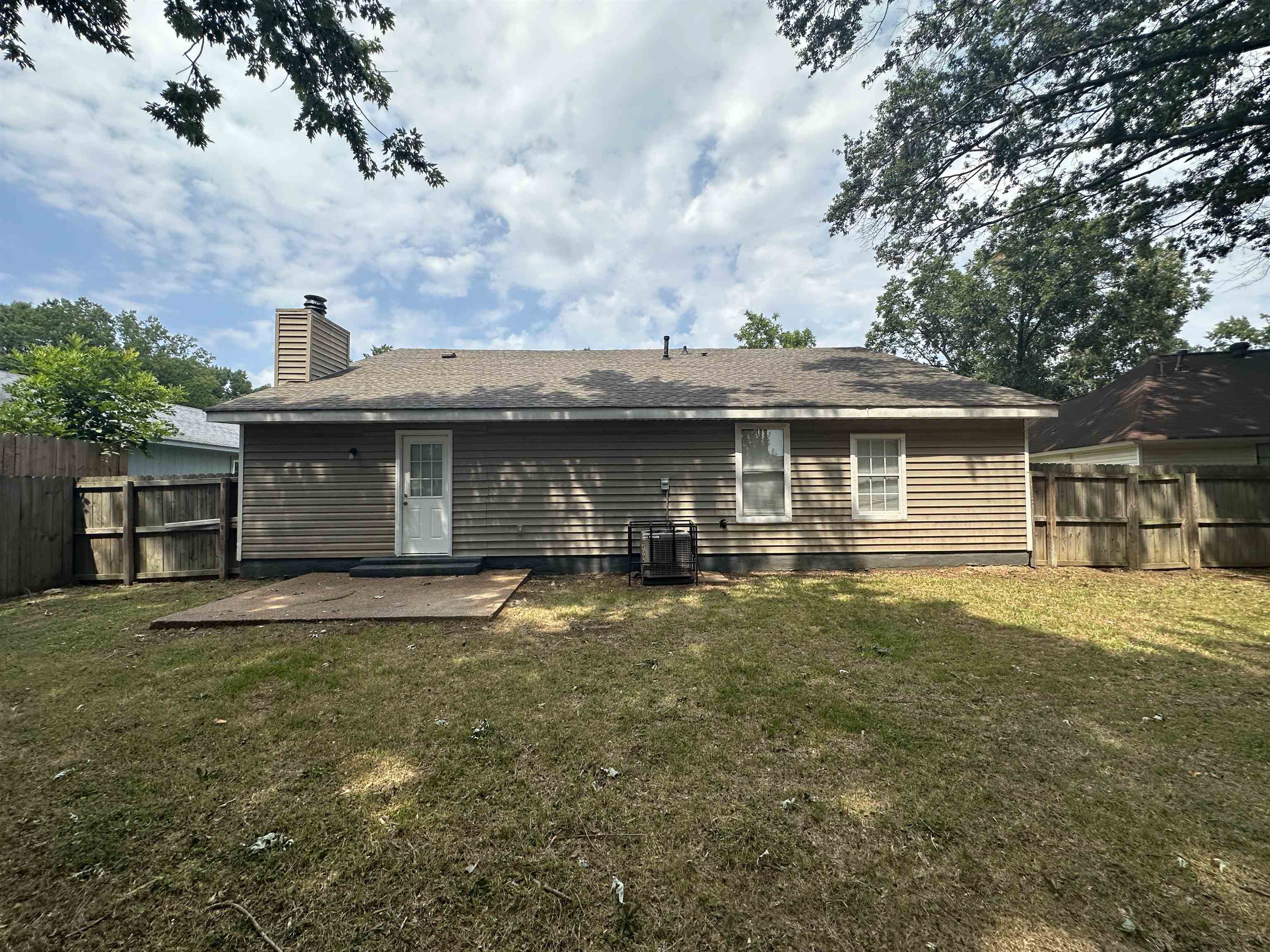 6655 Chesapeake Dr Property Photo 4