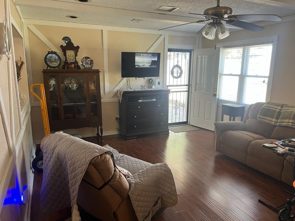 6266 Ledgewood Ln Property Photo 3