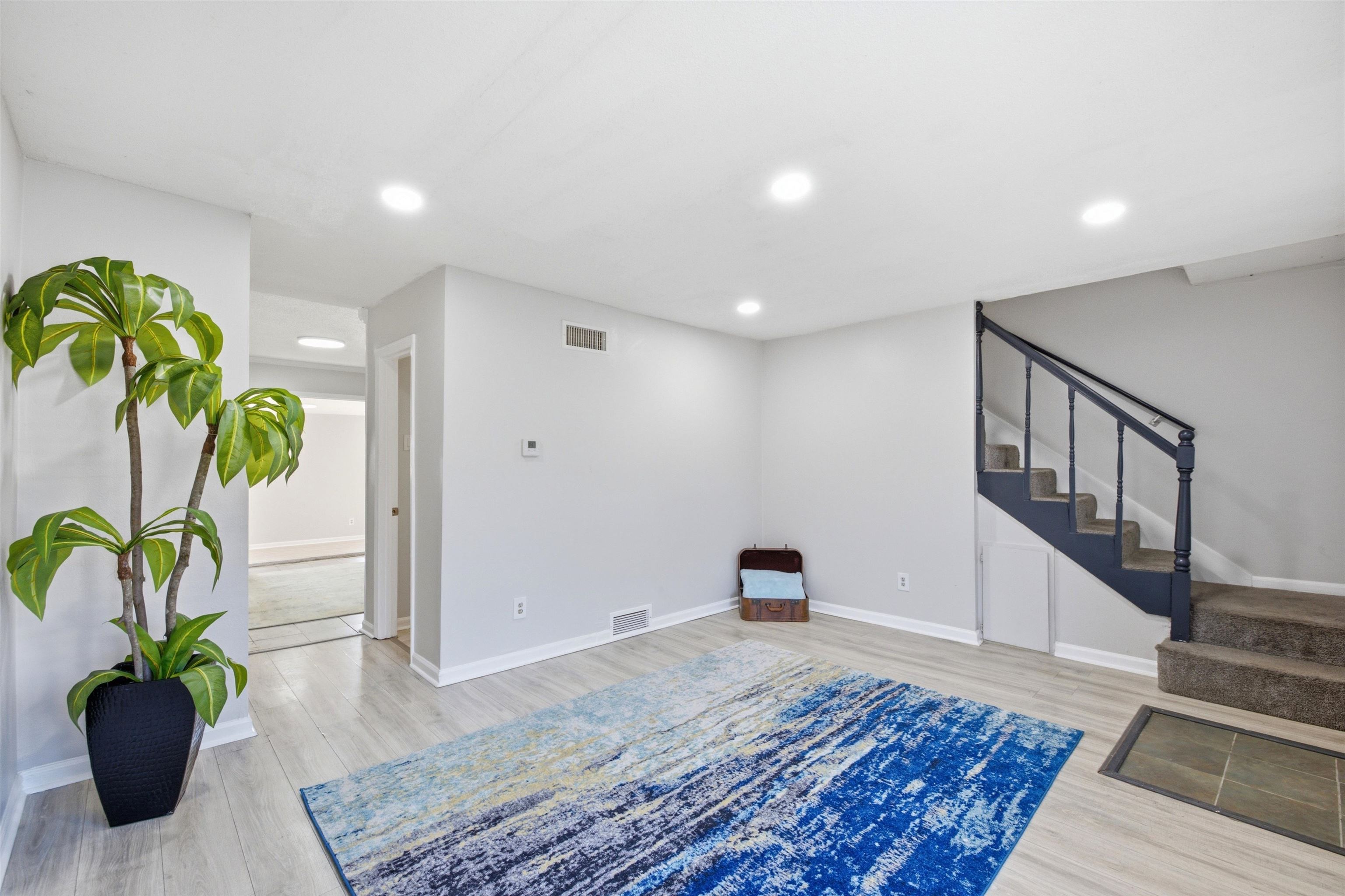 1022 University St Property Photo 2