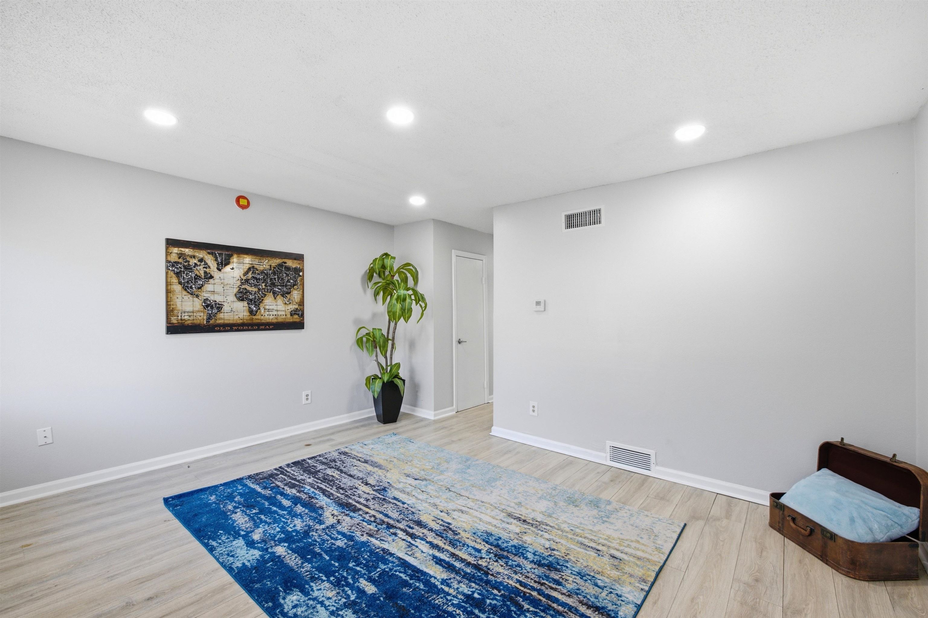 1022 University St Property Photo 3