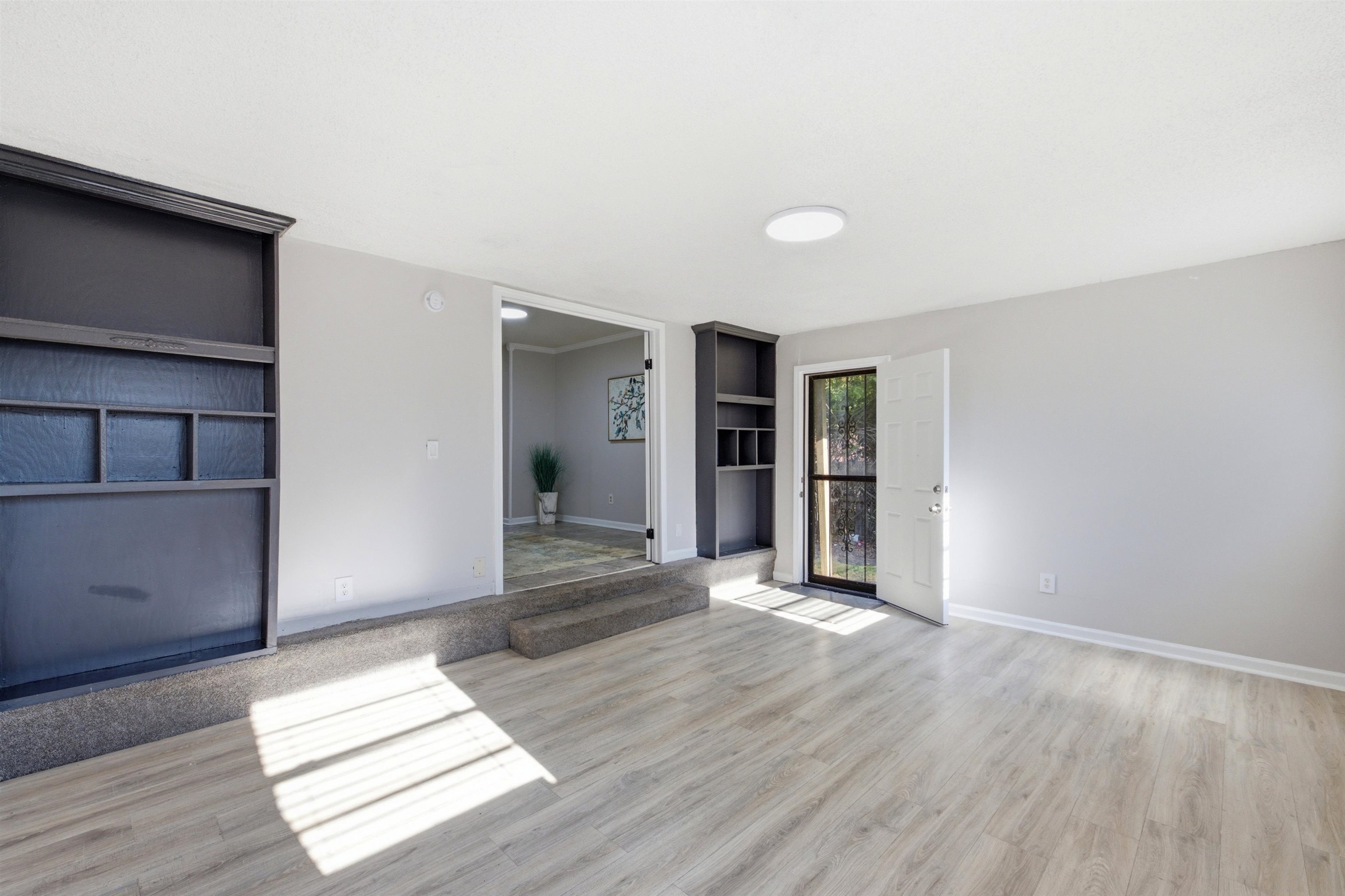 1022 University St Property Photo 10