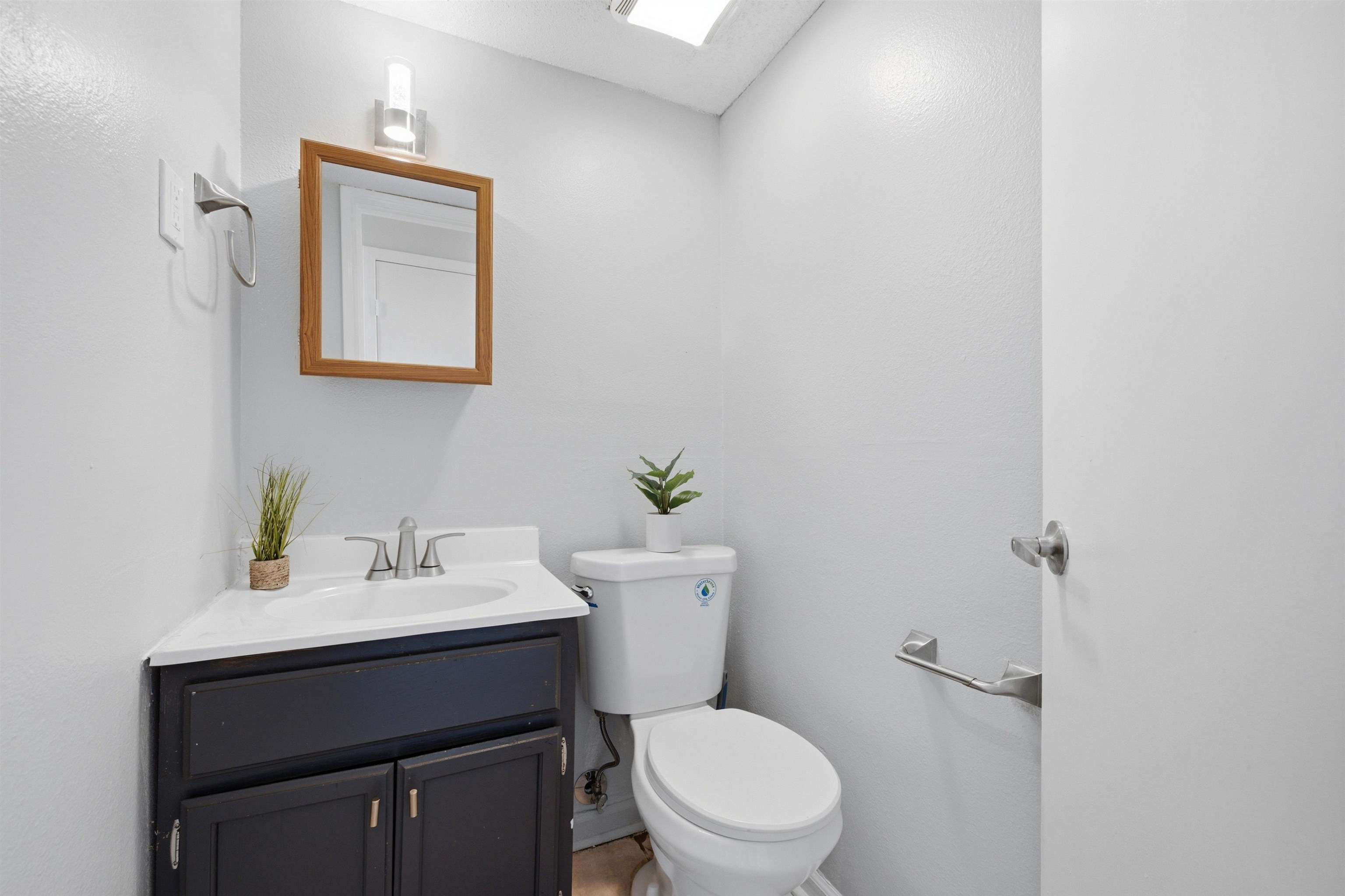 1022 University St Property Photo 11