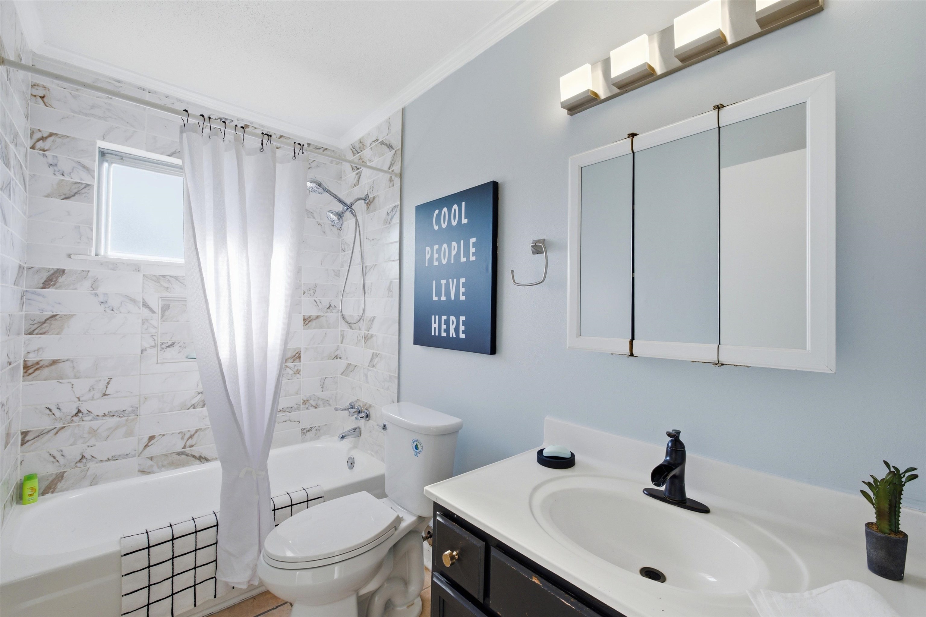 1022 University St Property Photo 12