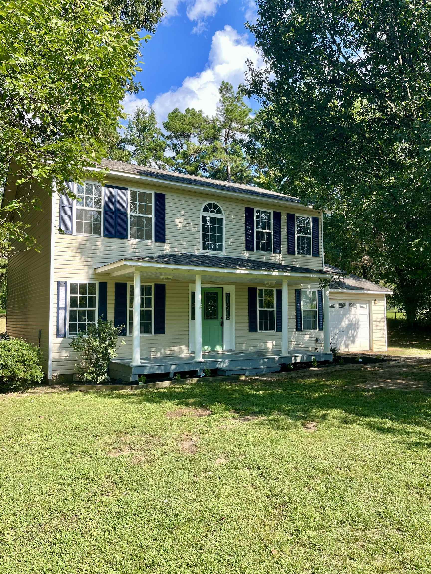 200 FAIRWAY DR Property Photo 1