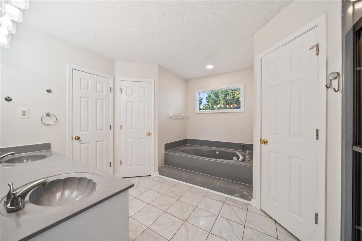 4715 Oak Harbour Trce Property Photo 19