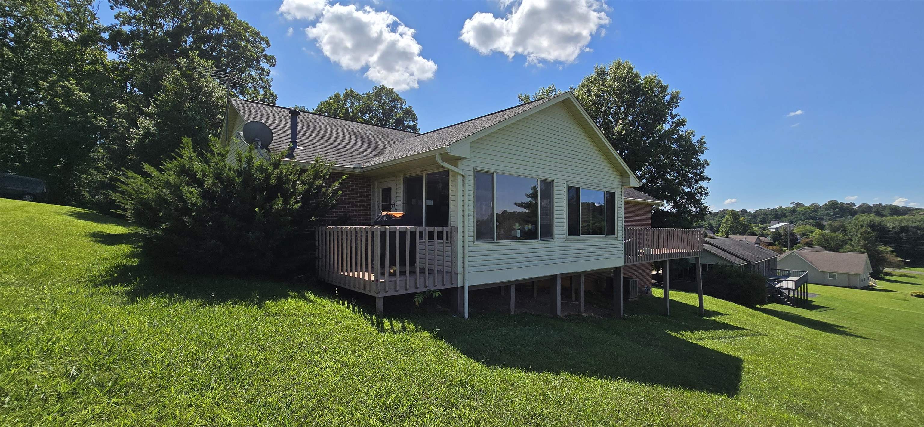 296 Battlefield Dr Property Photo 3