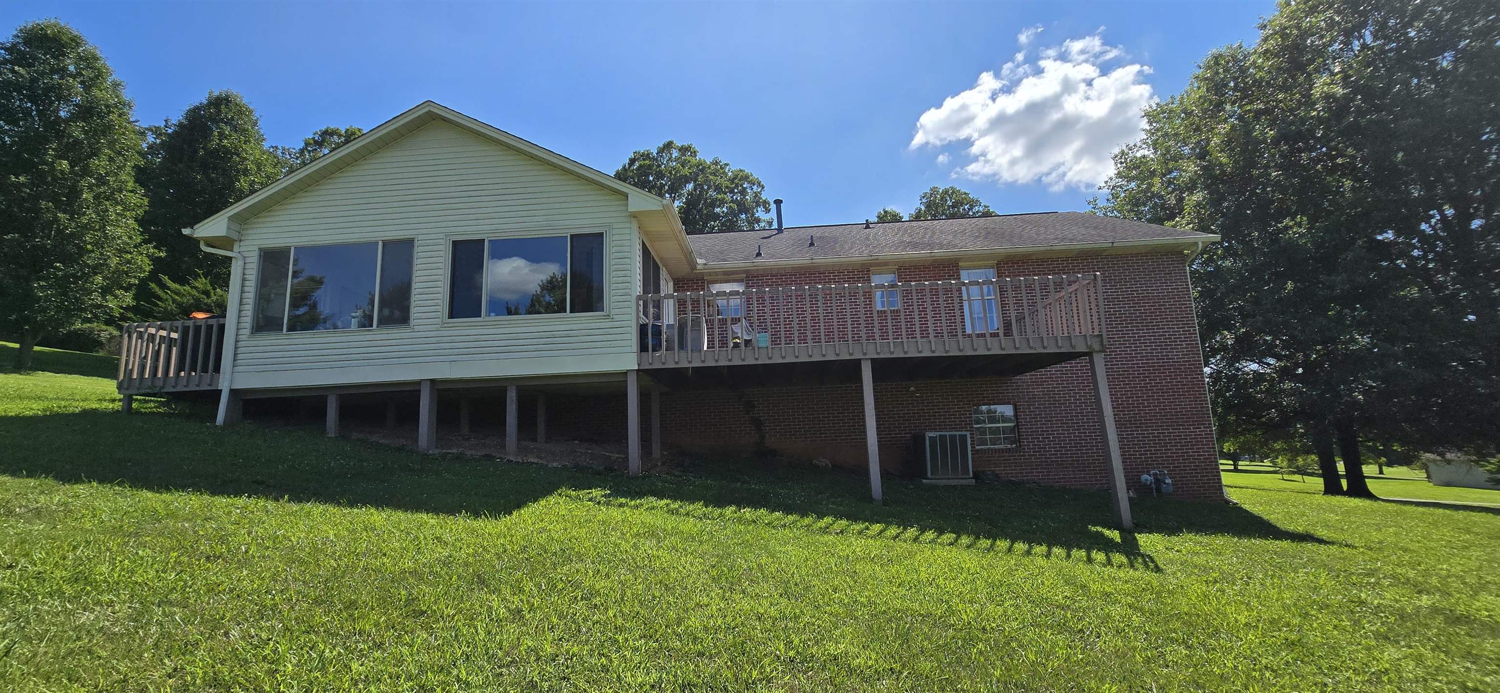 296 Battlefield Dr Property Photo 6