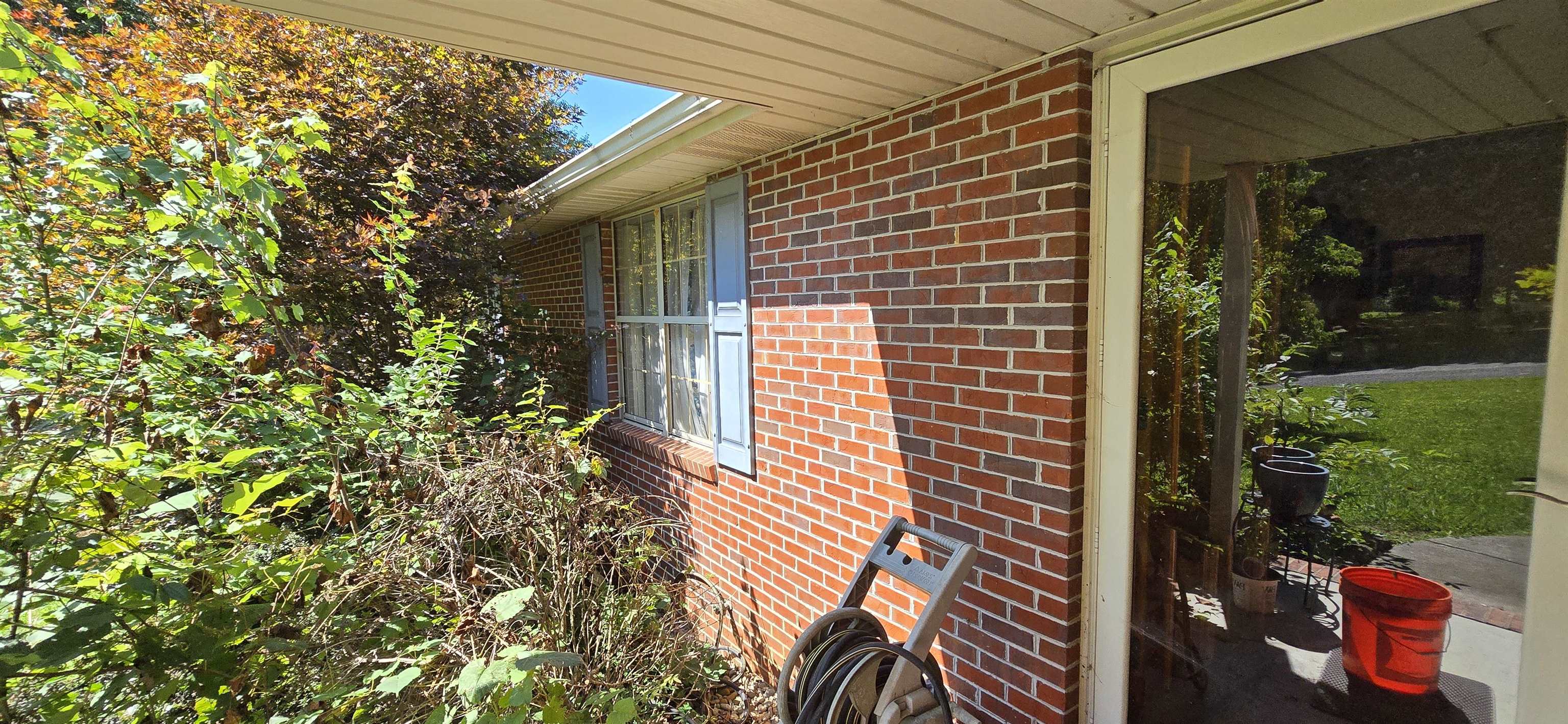 296 Battlefield Dr Property Photo 12