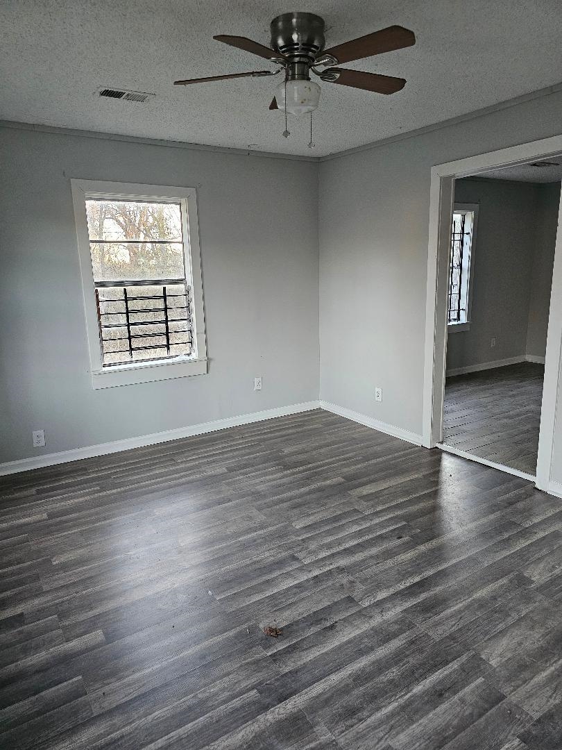2105 Farrington St Property Photo 3