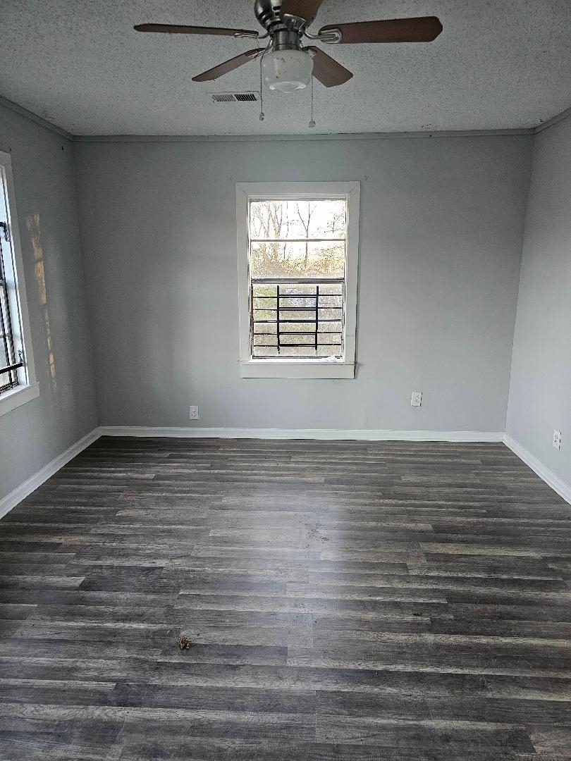 2105 Farrington St Property Photo 4