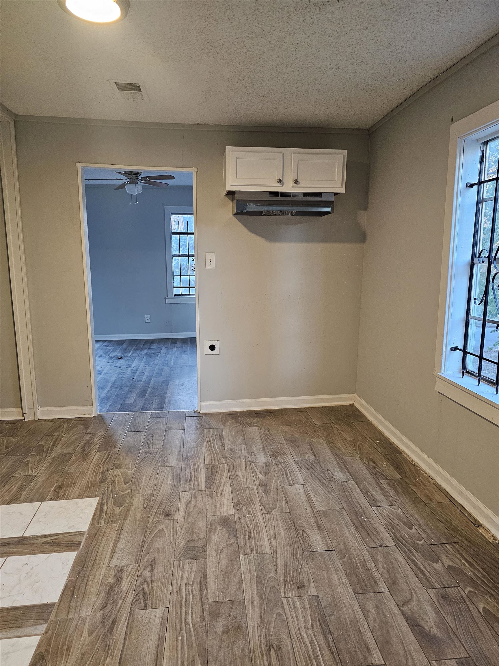 2105 Farrington St Property Photo 6