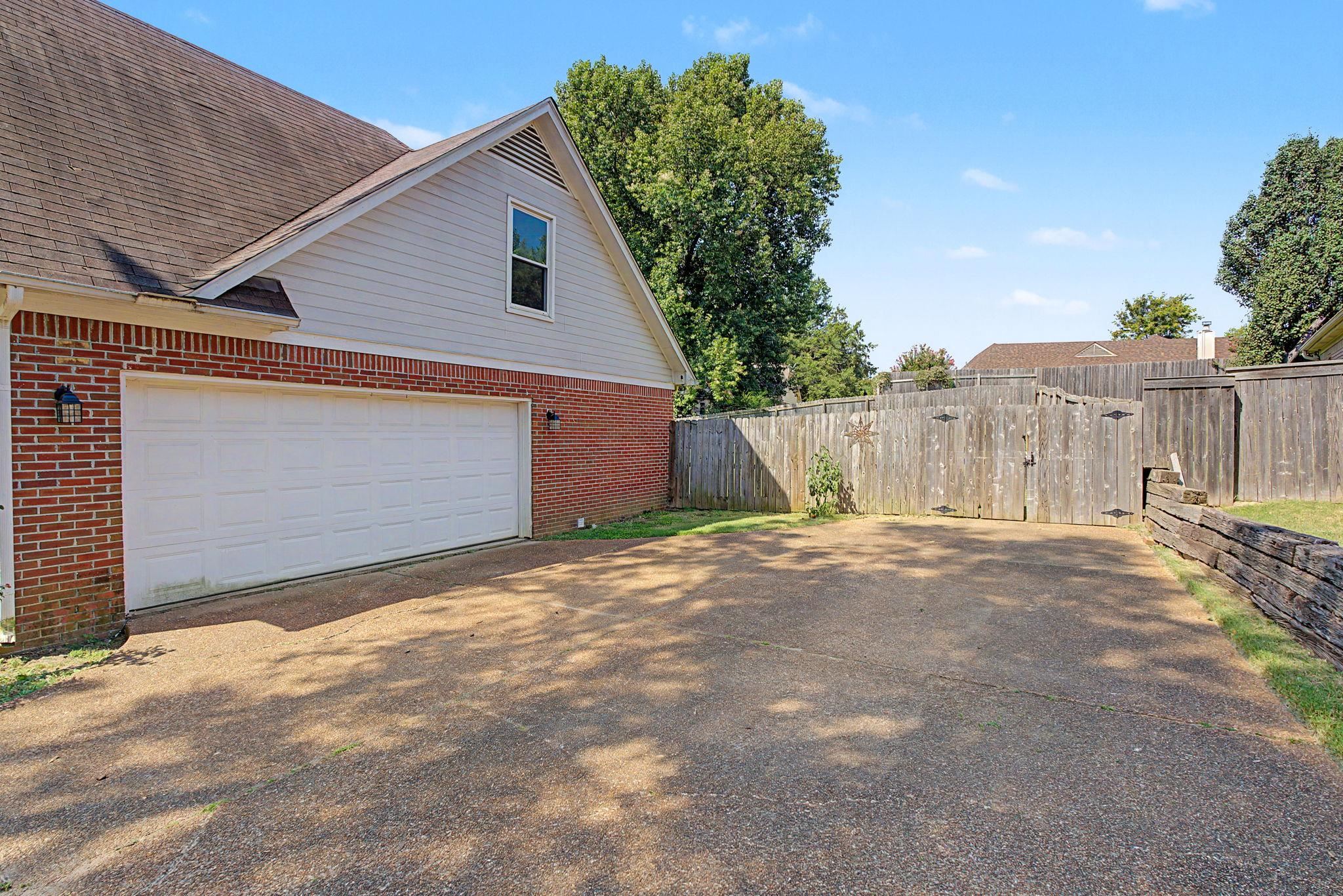 2729 Shadow Point Cv W Property Photo 3