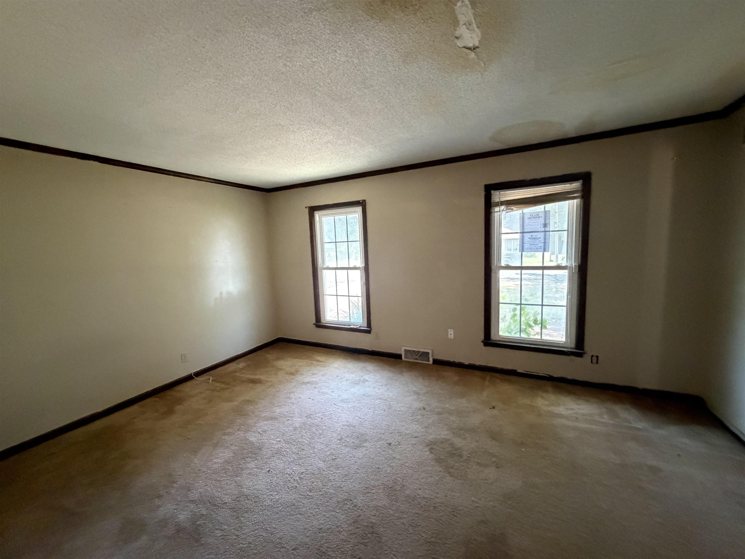 3410 Emerald St Property Photo 4