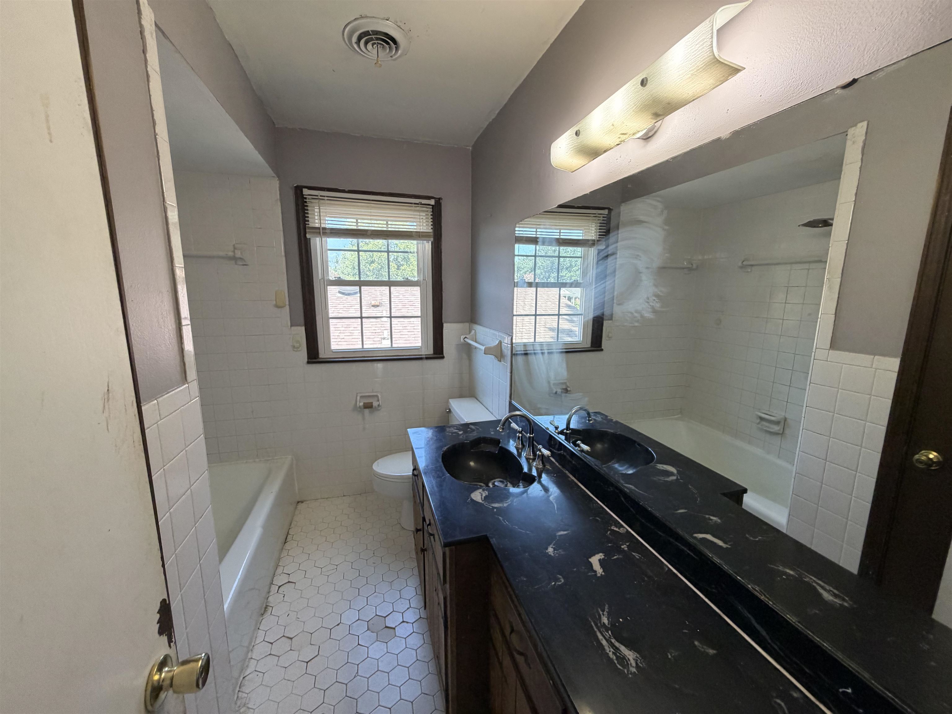 3410 Emerald St Property Photo 9