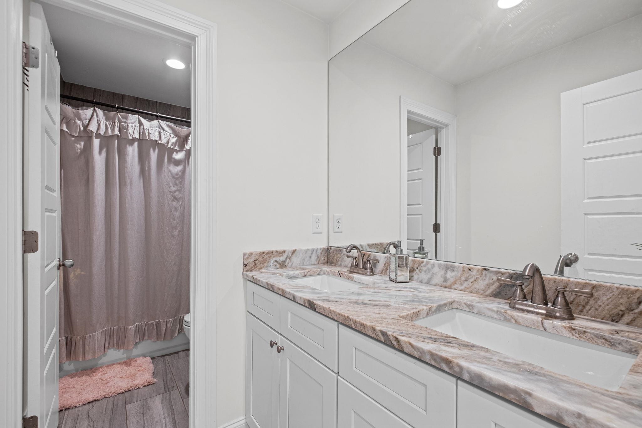 113 Forsyth Ln Property Photo 22