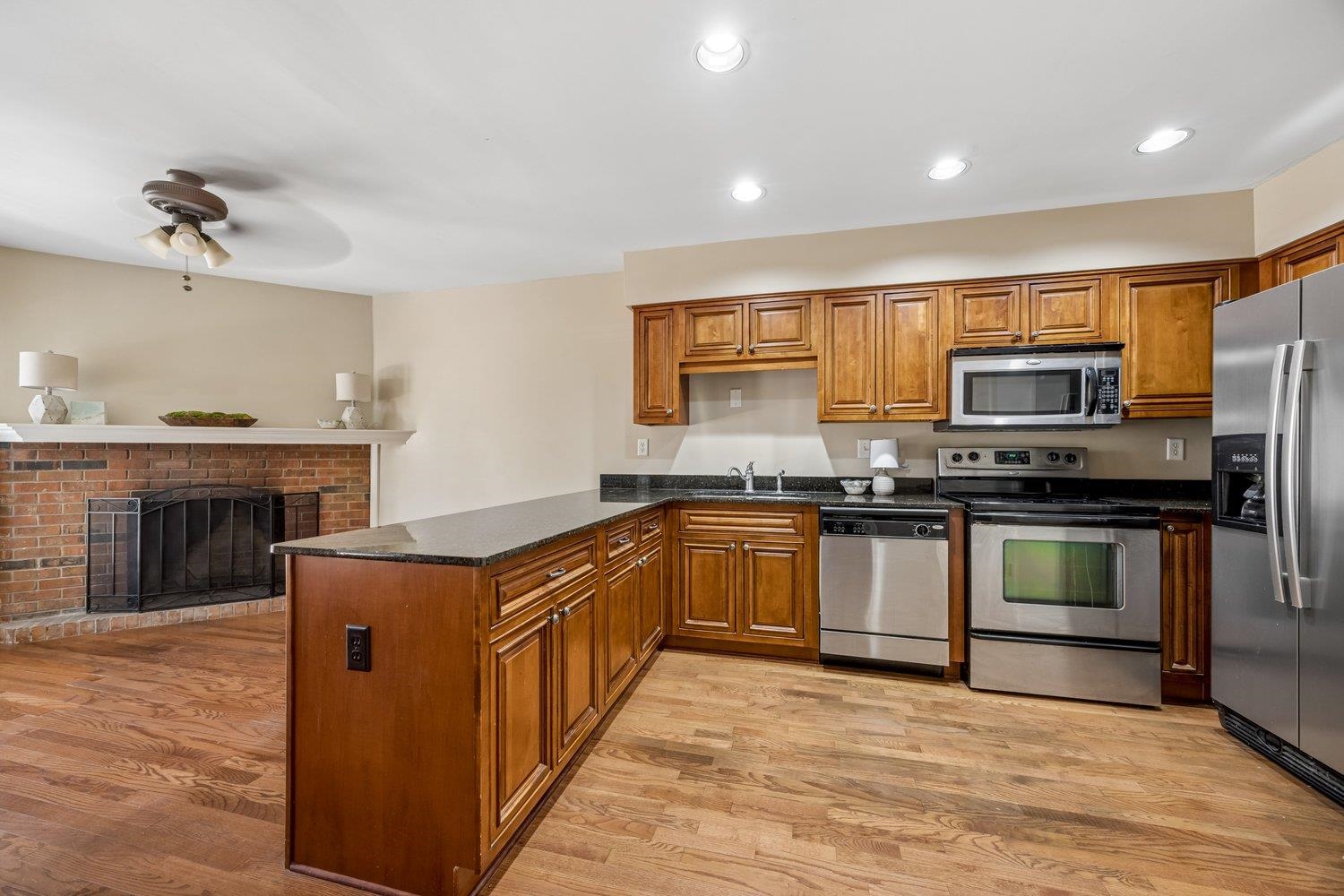 1685 REGENTS PARK DR B Property Photo 1