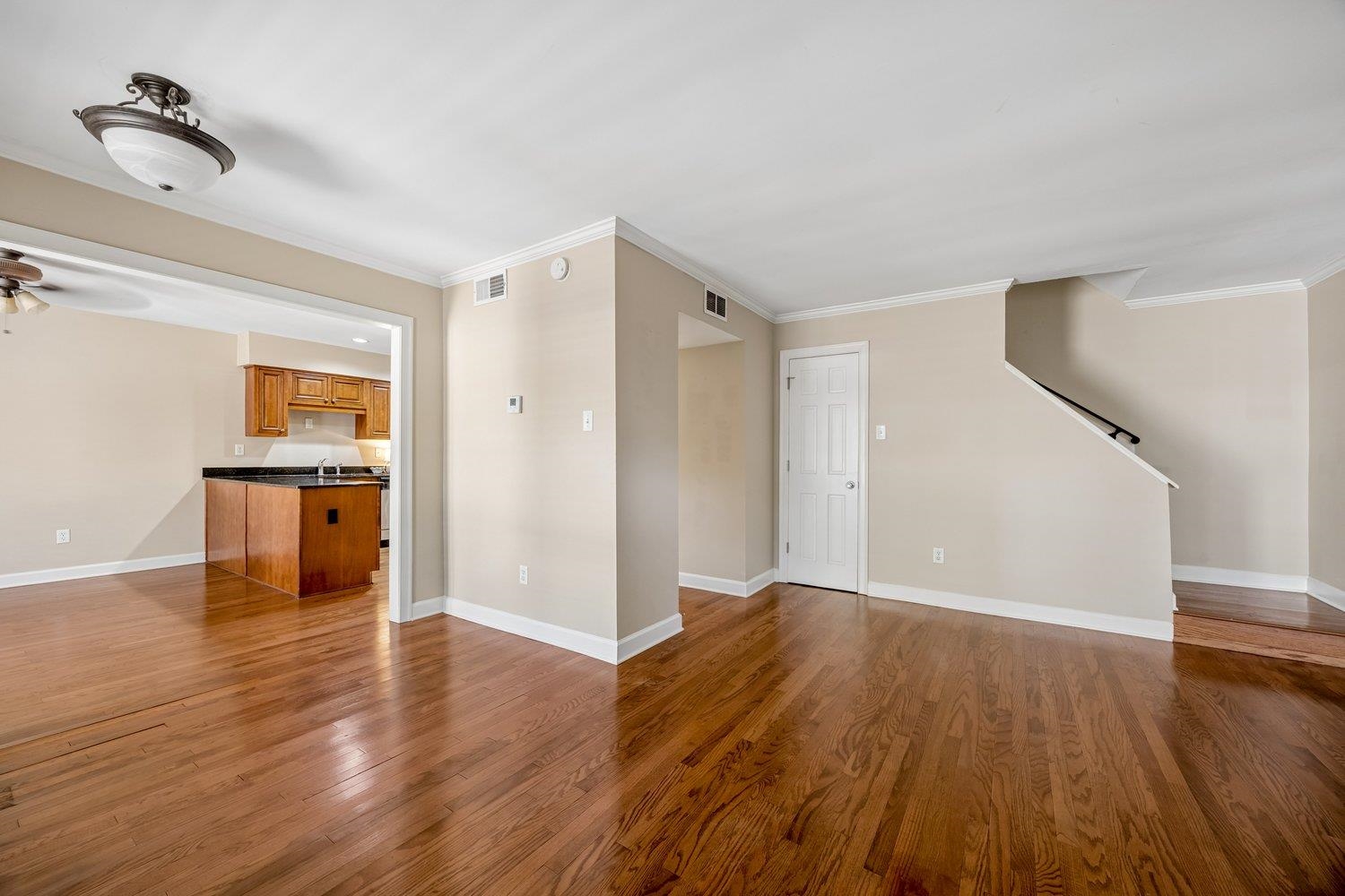 1685 Regents Park Dr B Property Photo 4