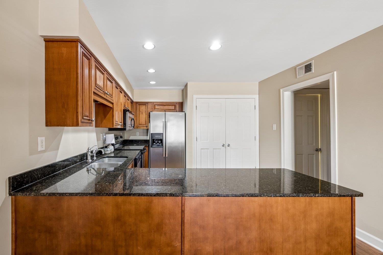 1685 Regents Park Dr B Property Photo 9