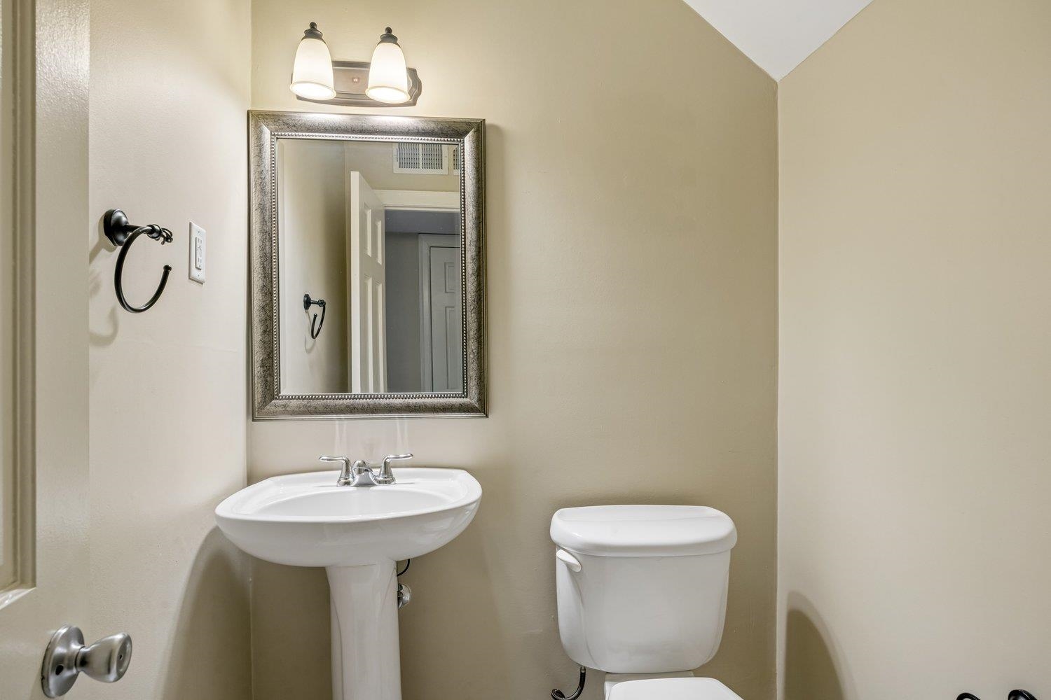 1685 Regents Park Dr B Property Photo 14