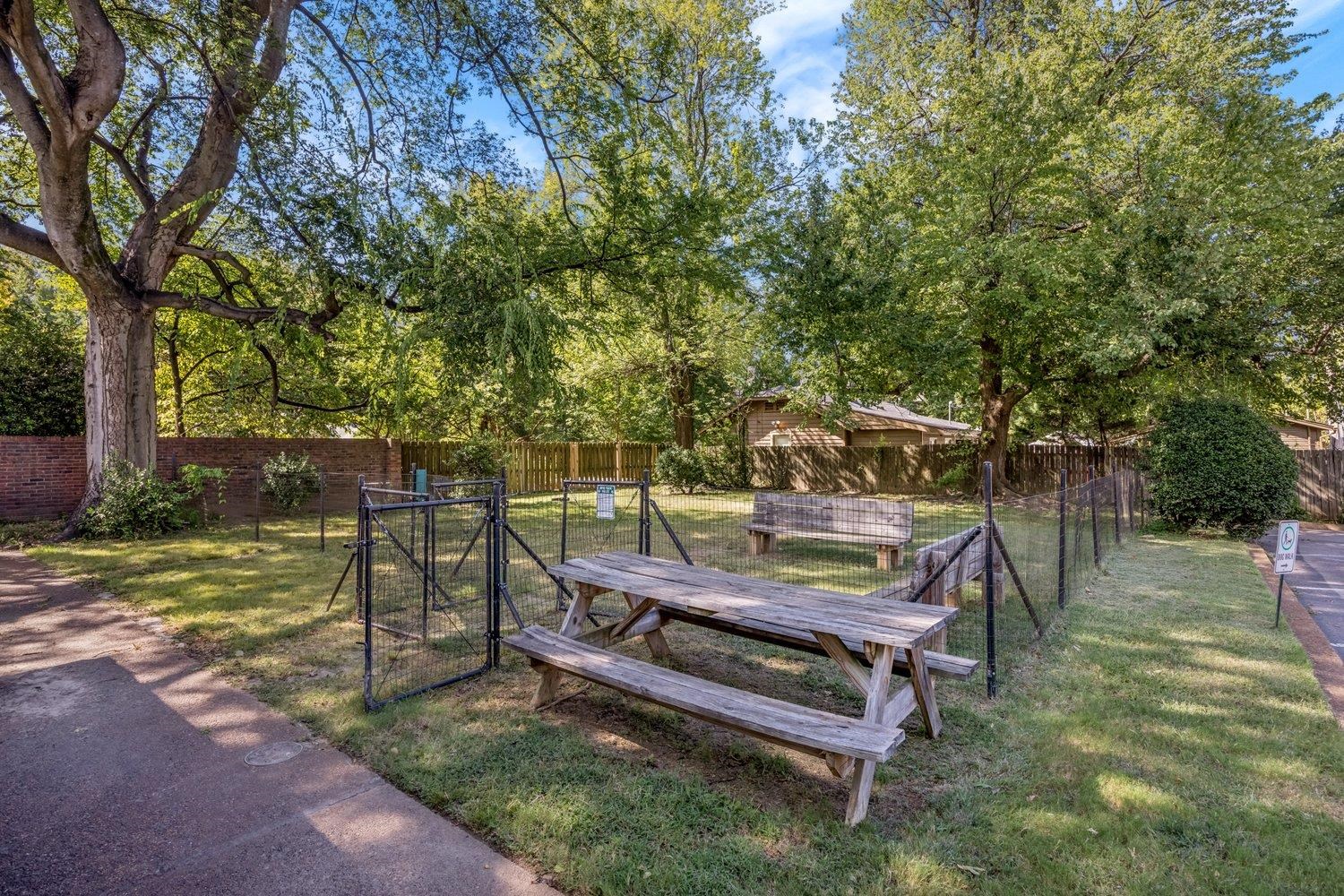 1685 Regents Park Dr B Property Photo 21
