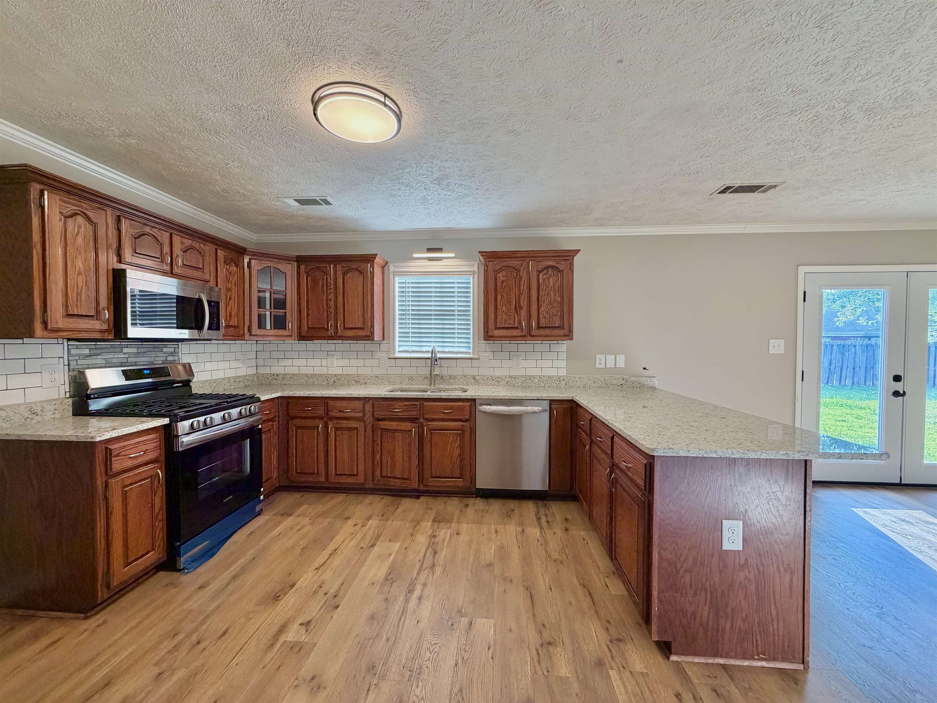 271 Meadowland Dr Property Photo 6