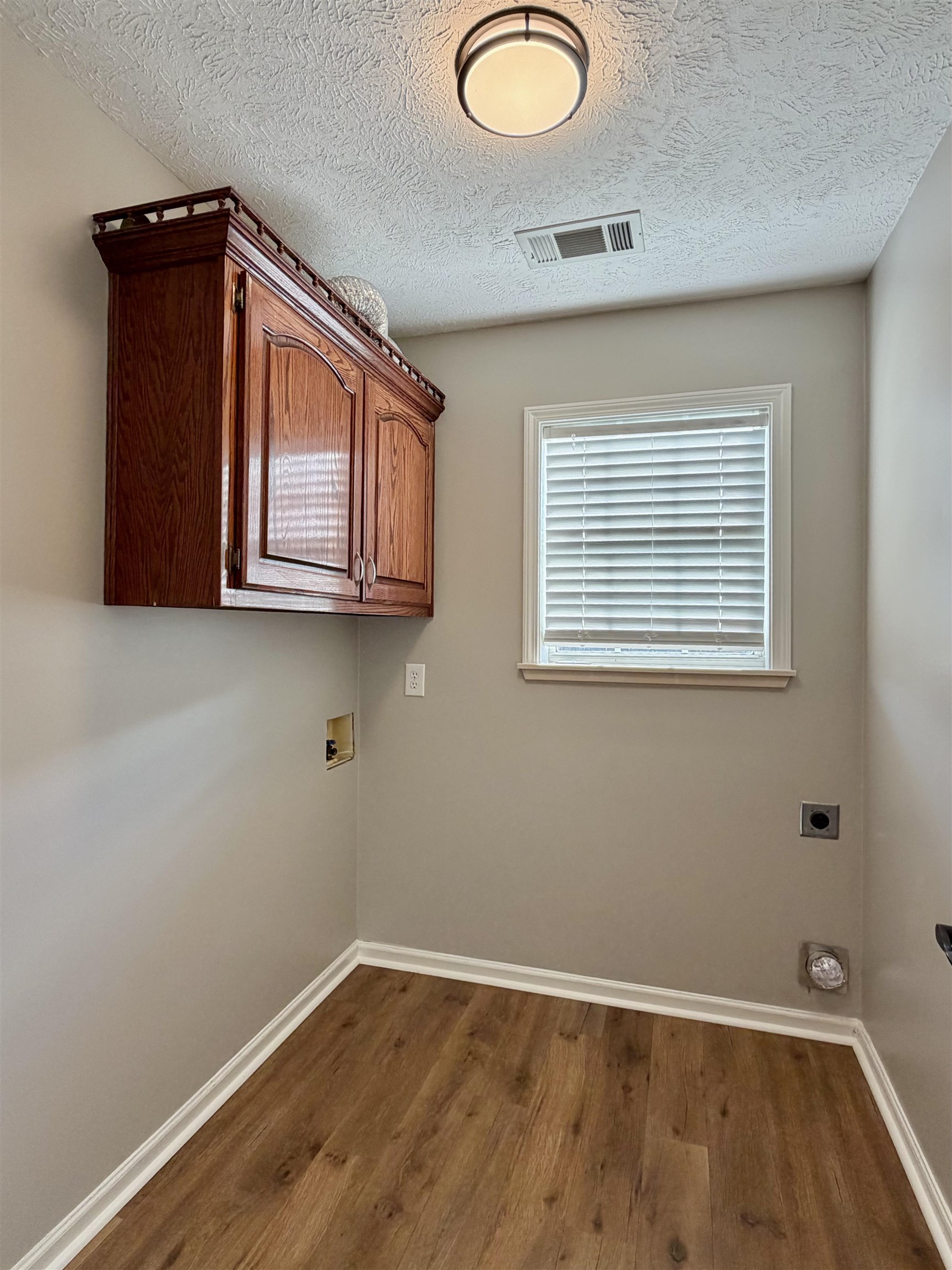 271 Meadowland Dr Property Photo 10