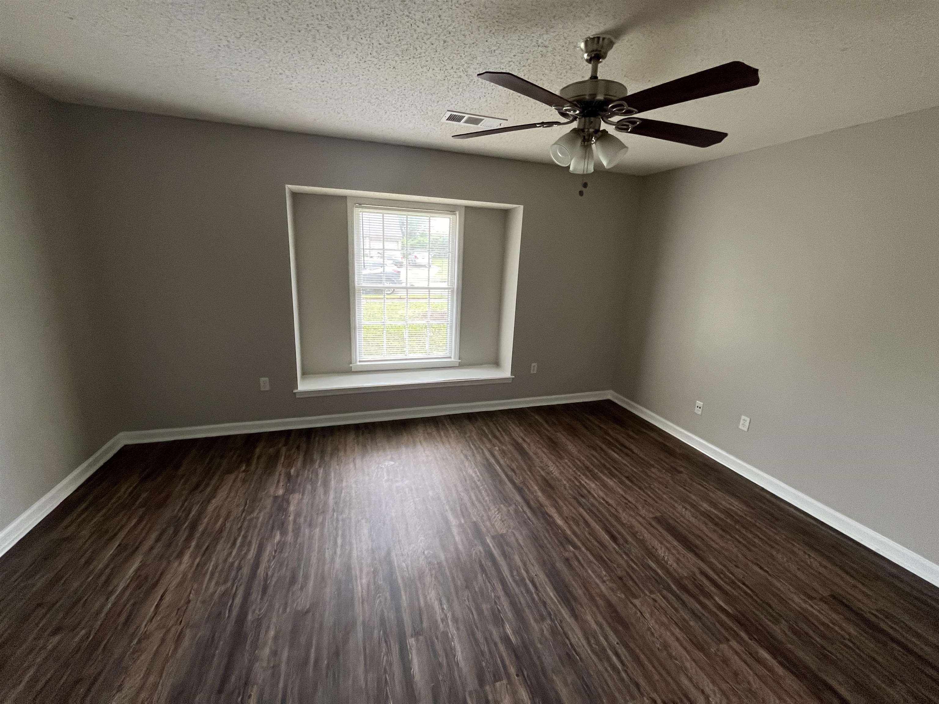 3305 Burgess Dr Property Photo 5