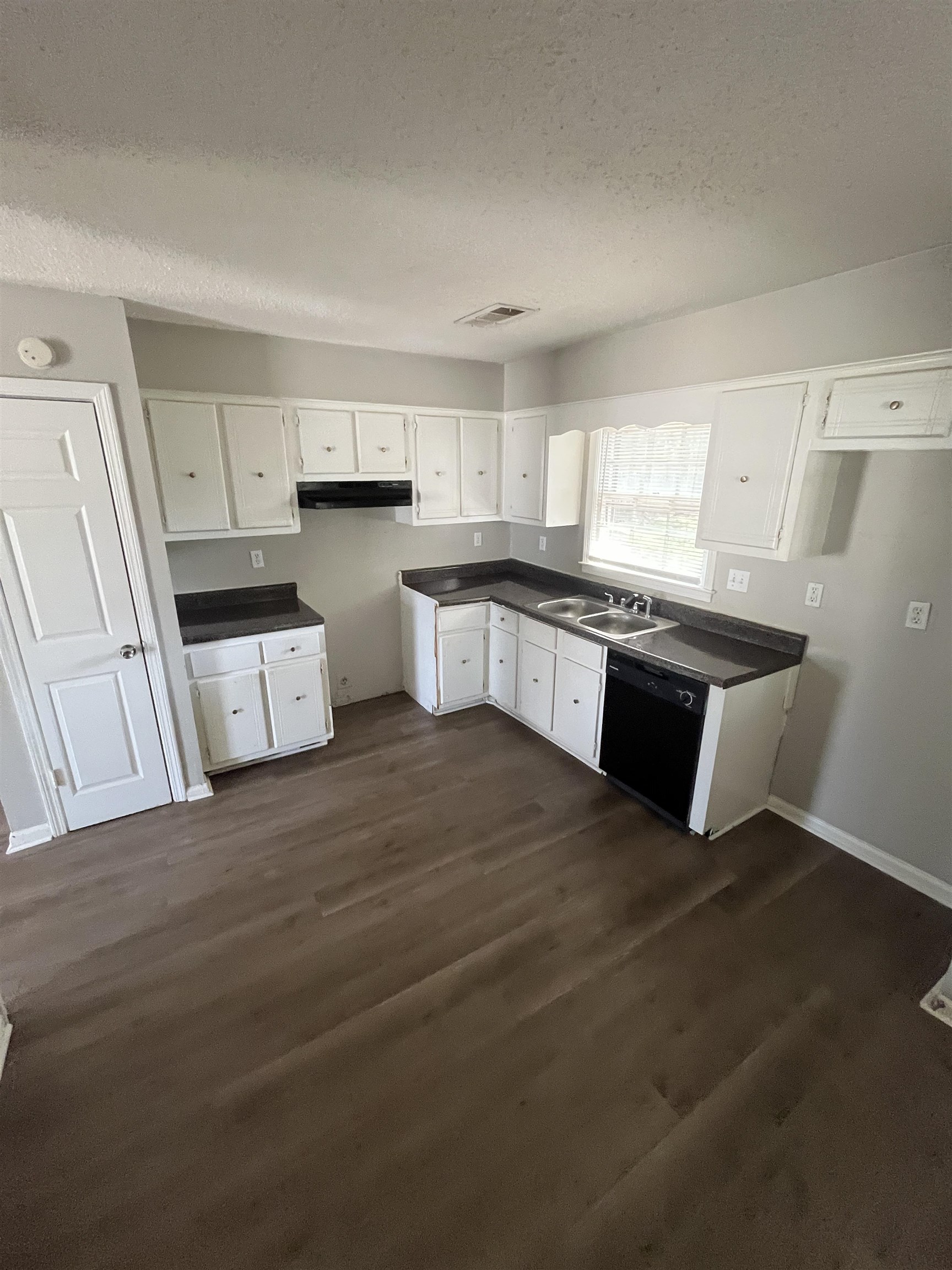 3305 Burgess Dr Property Photo 6