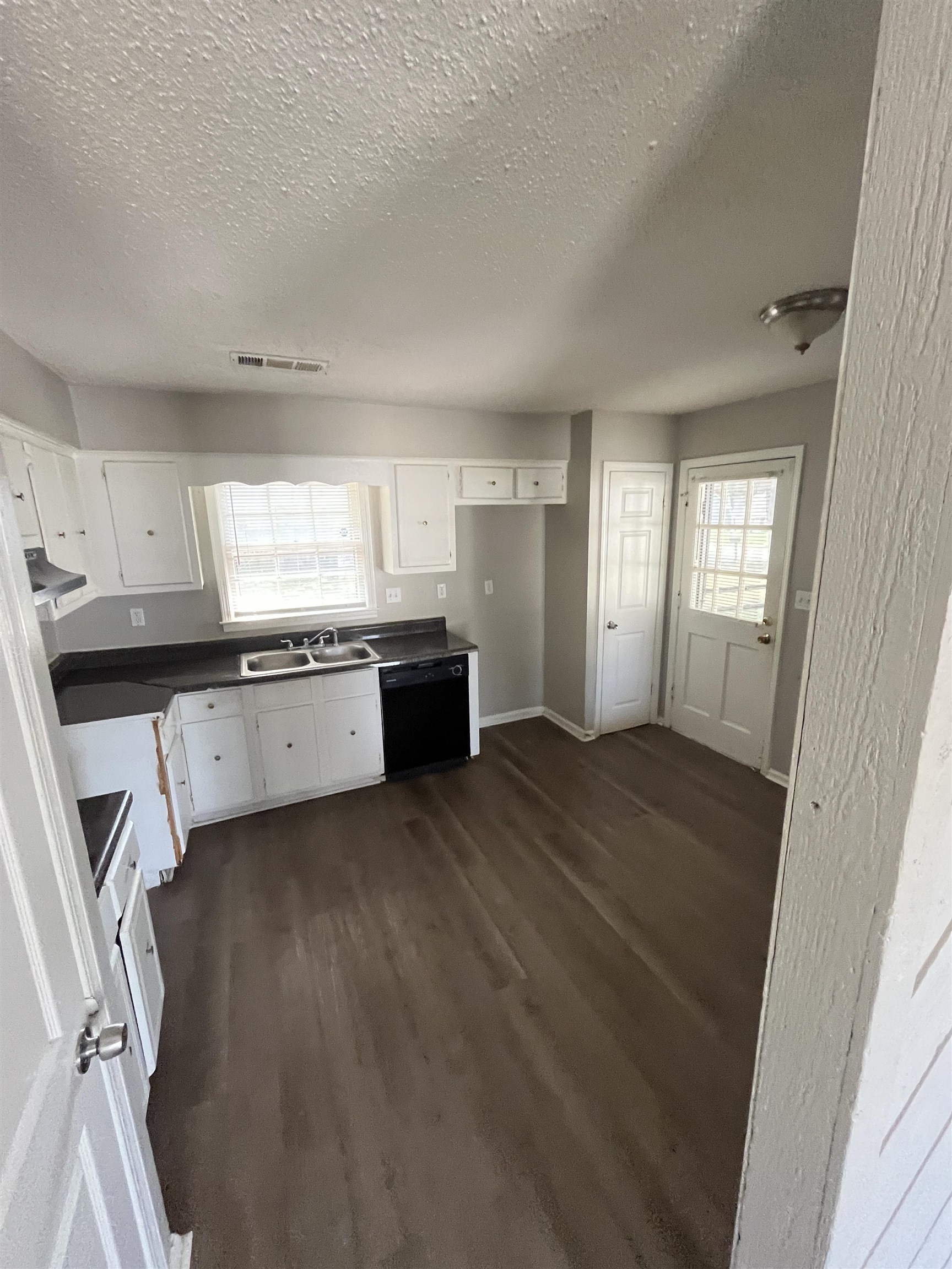 3305 Burgess Dr Property Photo 7