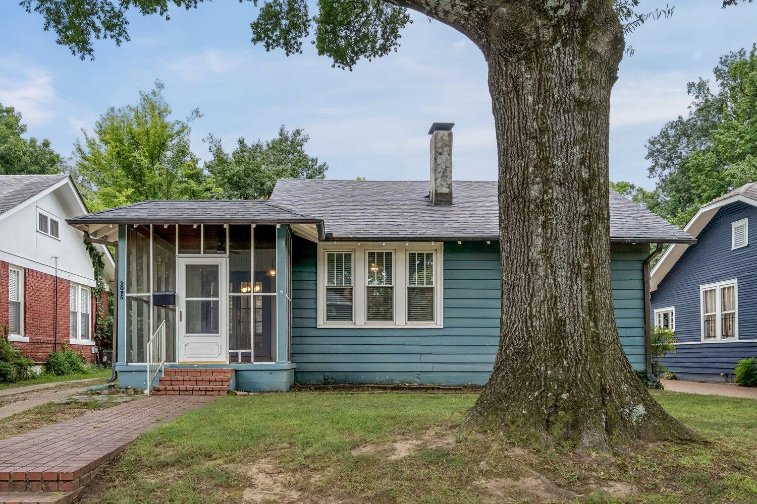 2095 WASHINGTON AVE Property Photo 1