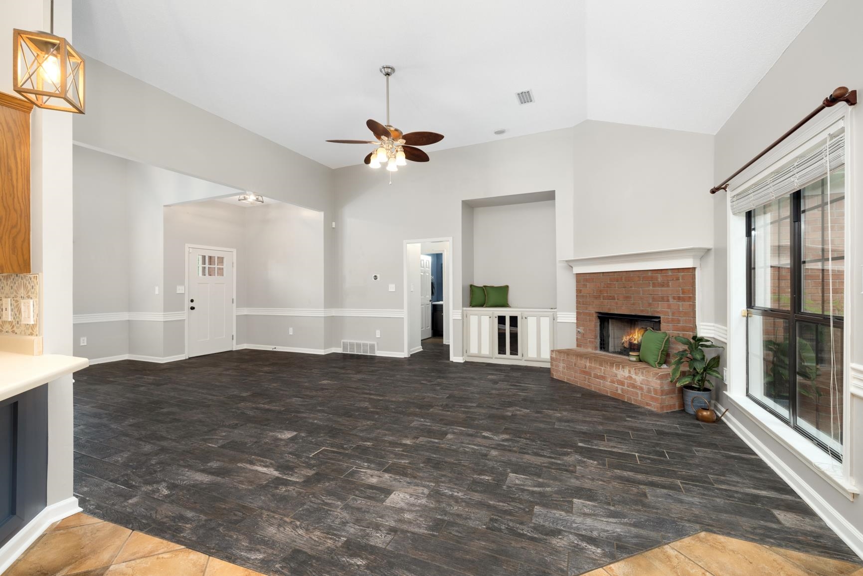 4905 Springtree Dr Property Photo 6