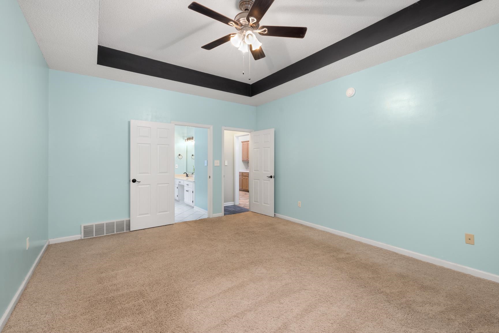 4905 Springtree Dr Property Photo 15